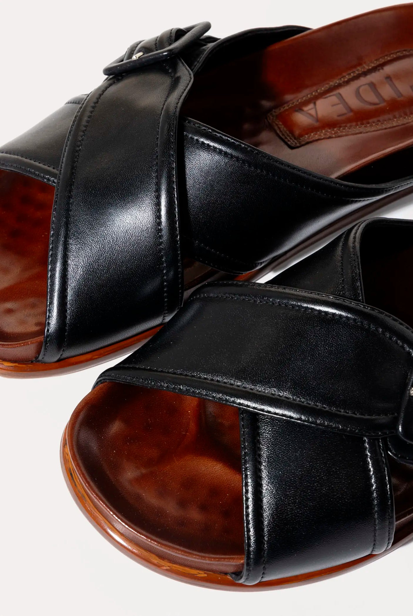 swatch_black leather crossband leather sandal flat sandals