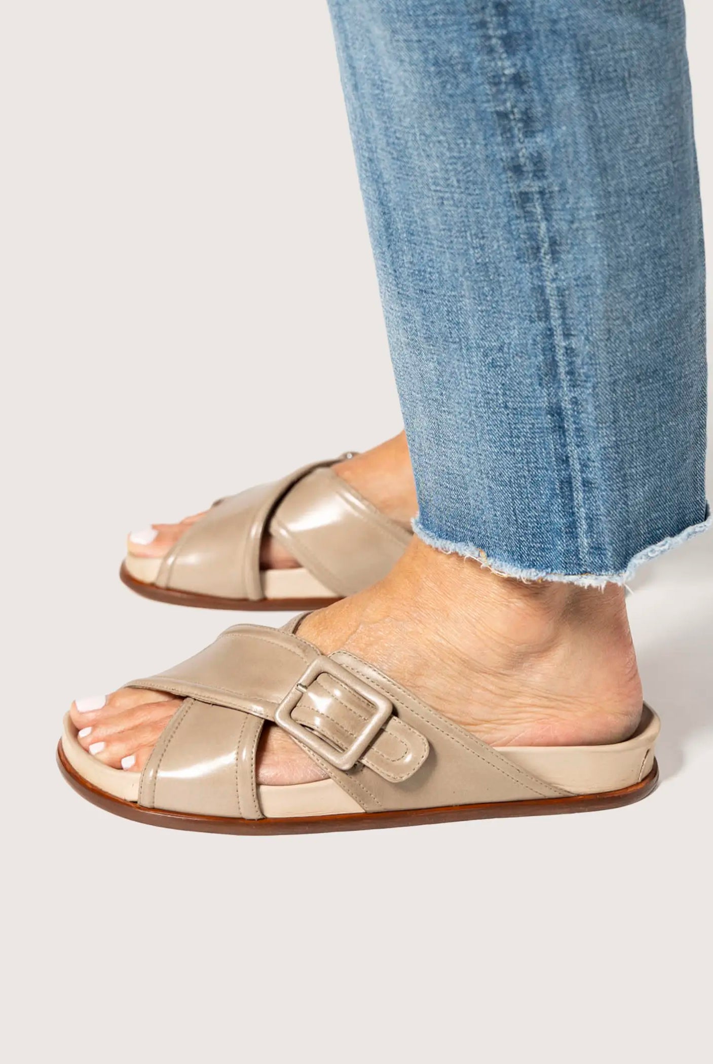 swatch_taupe leather crossband leather sandal flat sandals