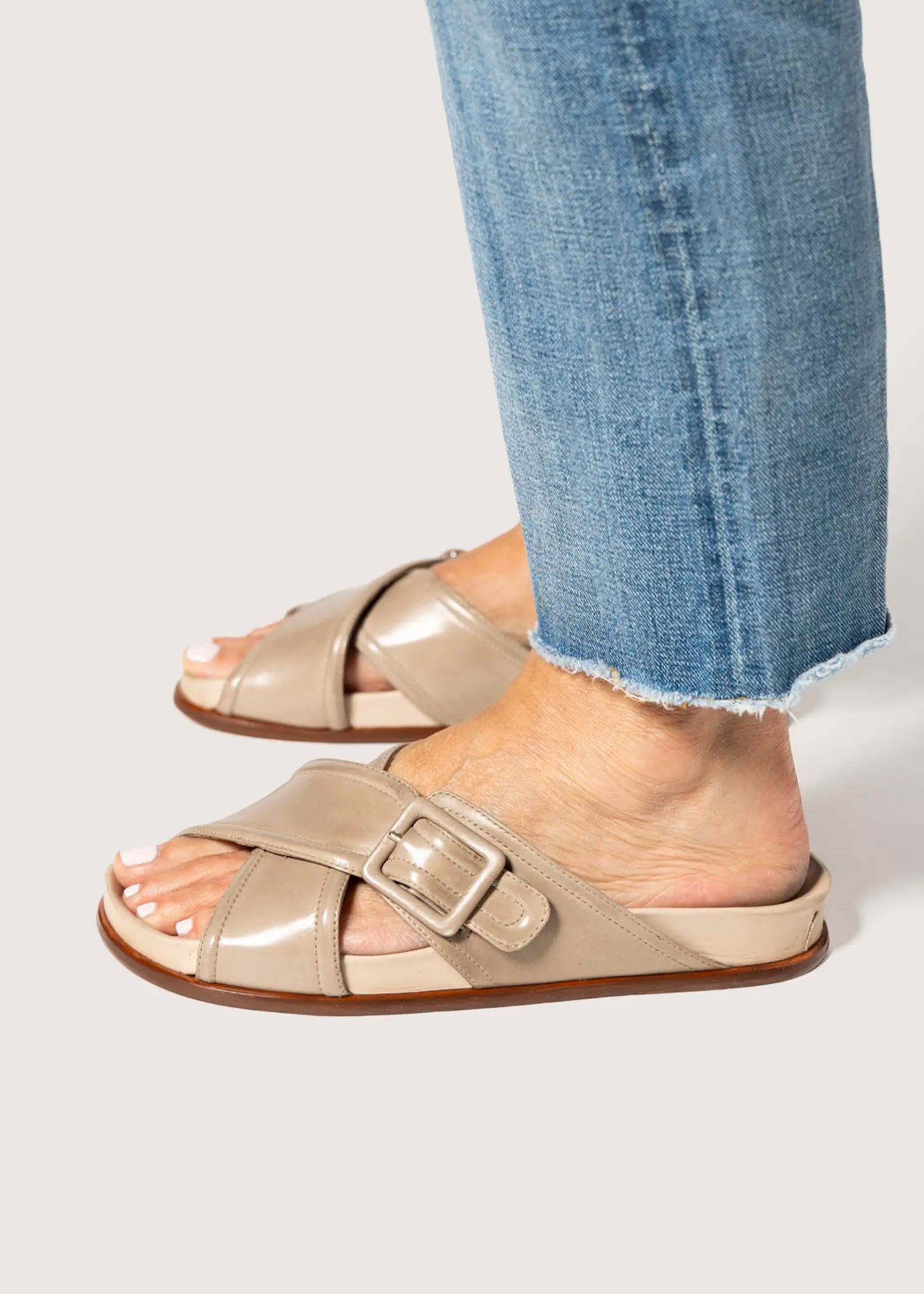 swatch_taupe leather crossband leather sandal flat sandals