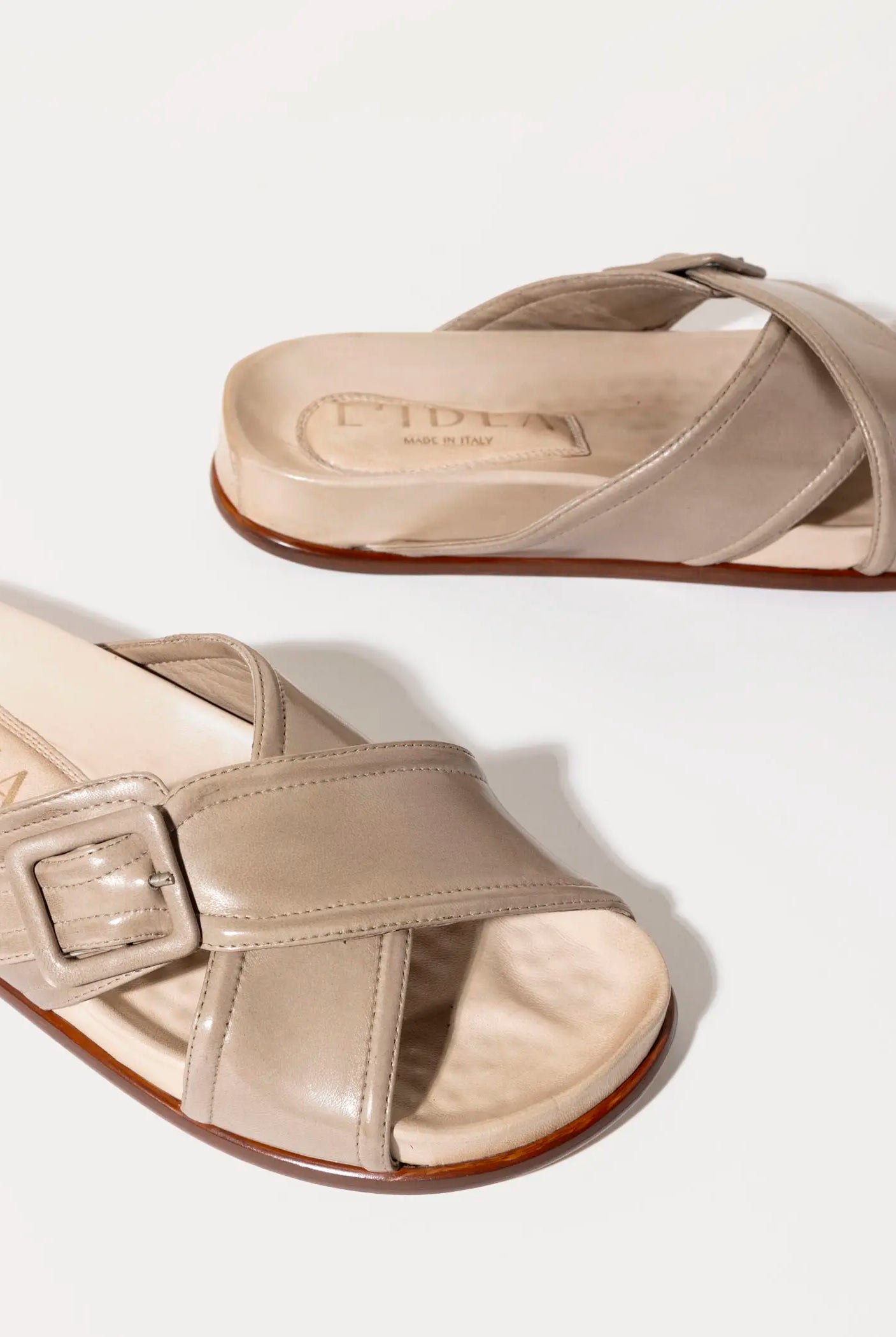 swatch_taupe leather crossband leather sandal flat sandals