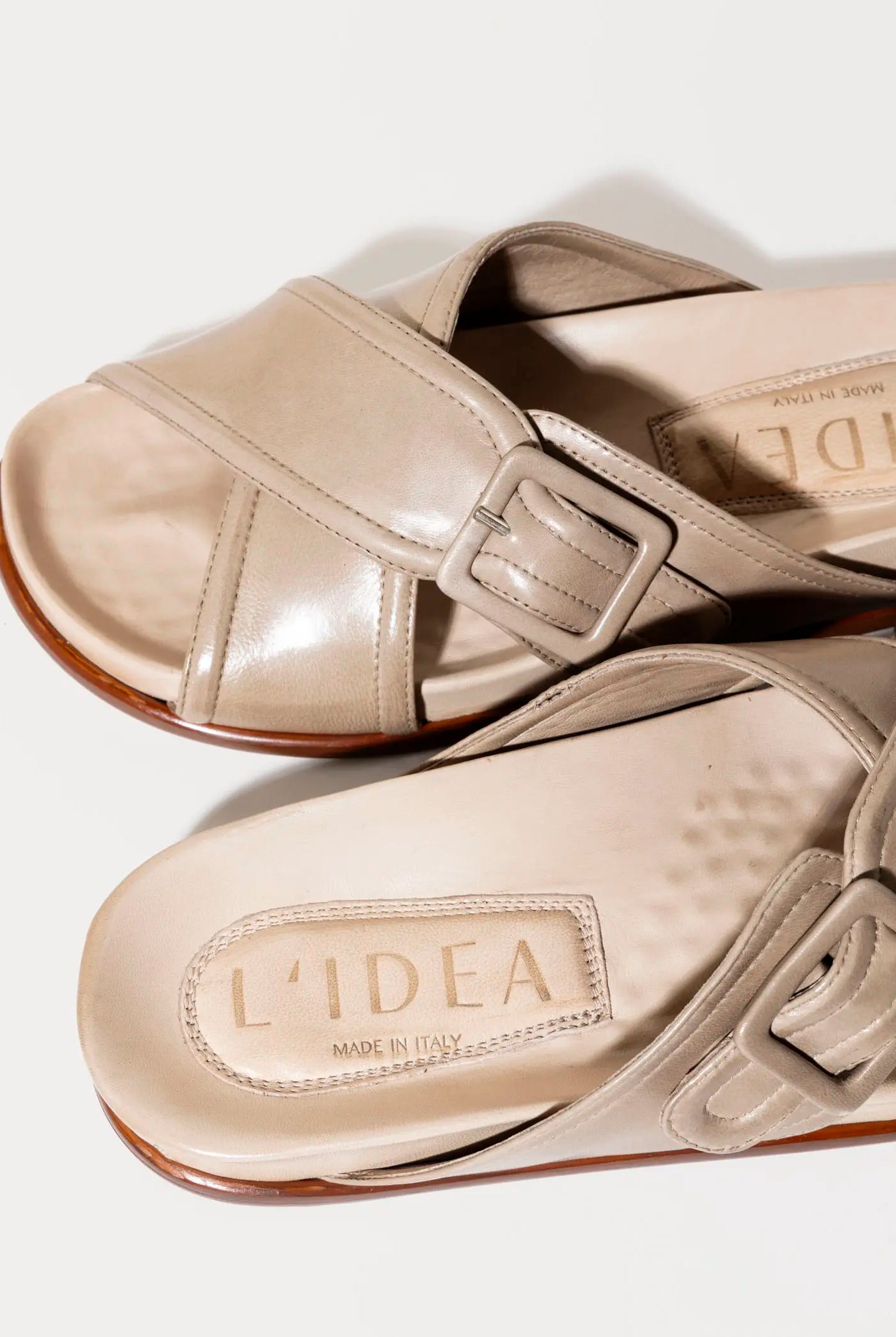 swatch_taupe leather crossband leather sandal flat sandals