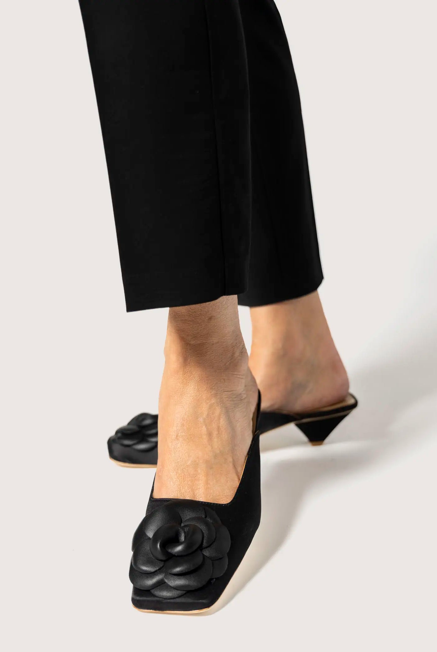 swatch_black flower mule heels