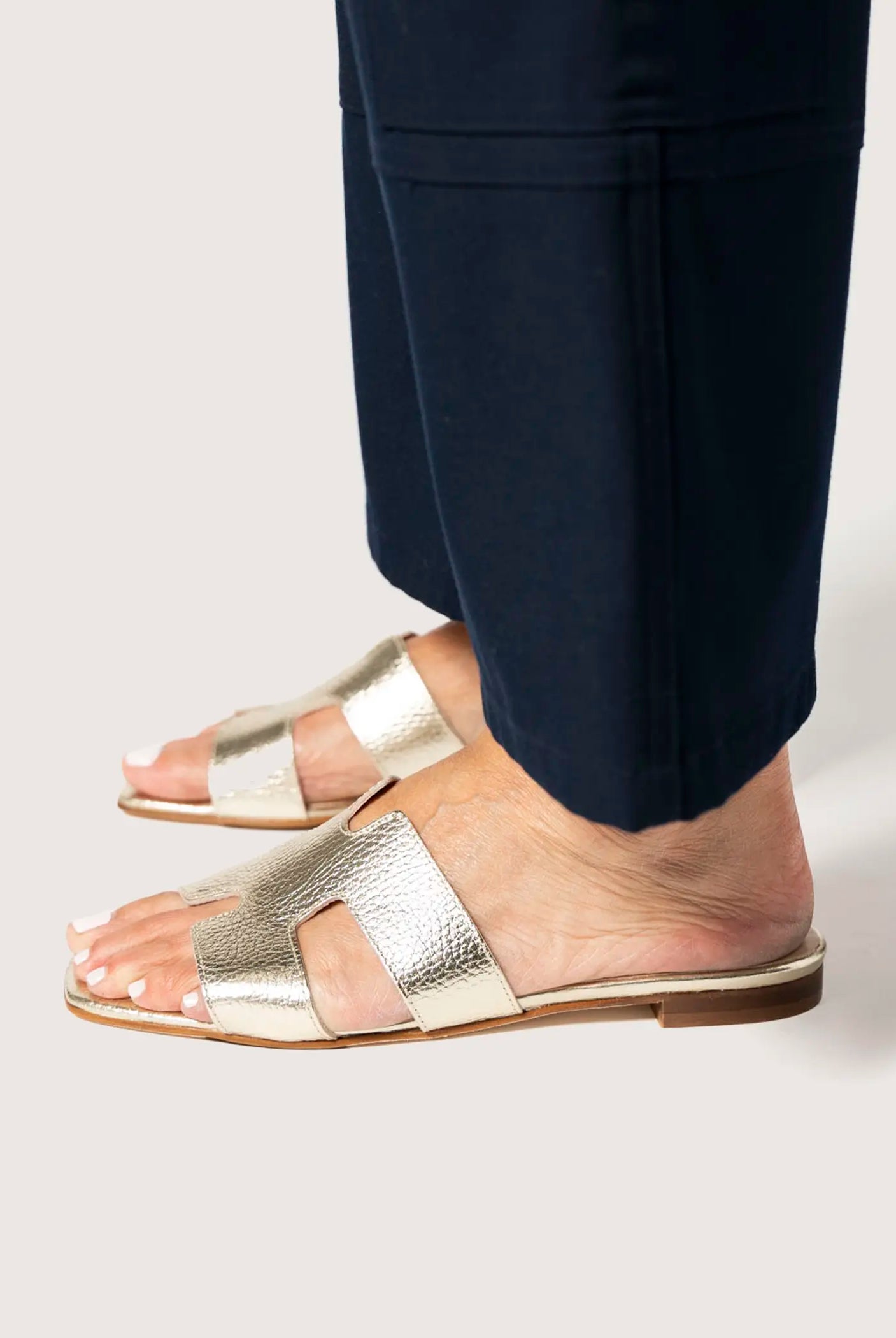 swatch_platino leather leather cutout sandal flat sandals