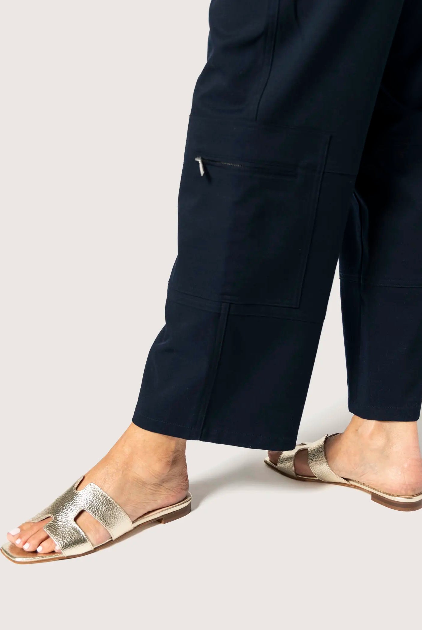 swatch_platino leather leather cutout sandal flat sandals