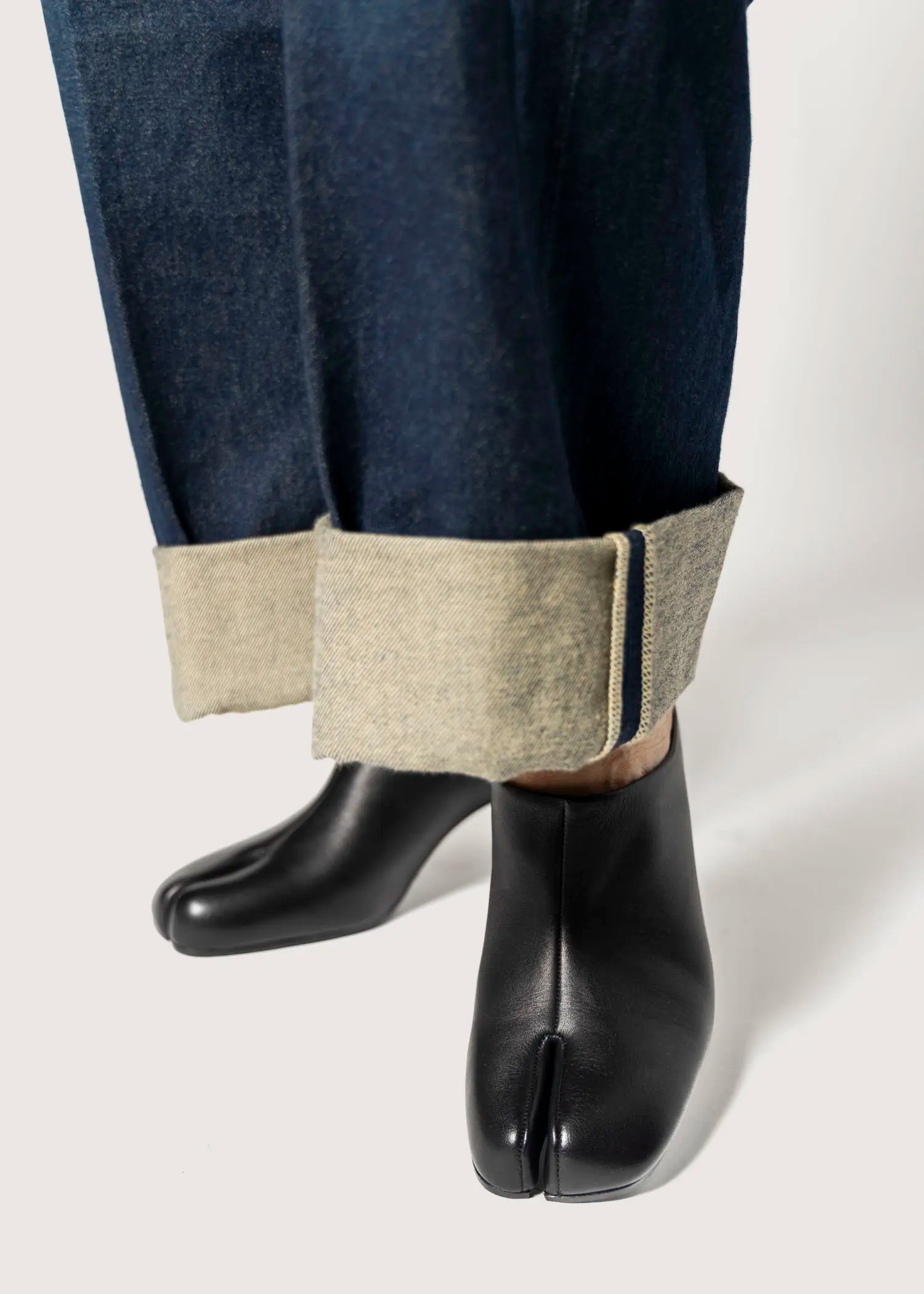 swatch_black leather tabi mule heels