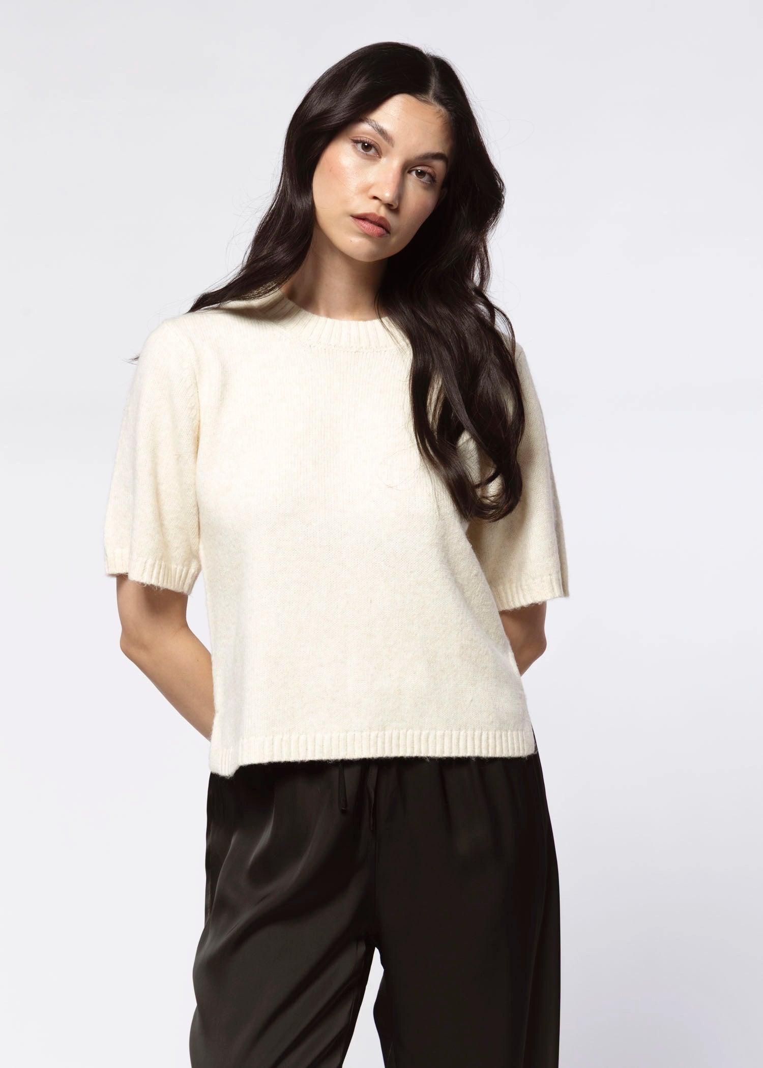 swatch_Vanilla sanctuary perfect sweater tee