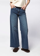 swatch_Denim kut maya wide leg jean