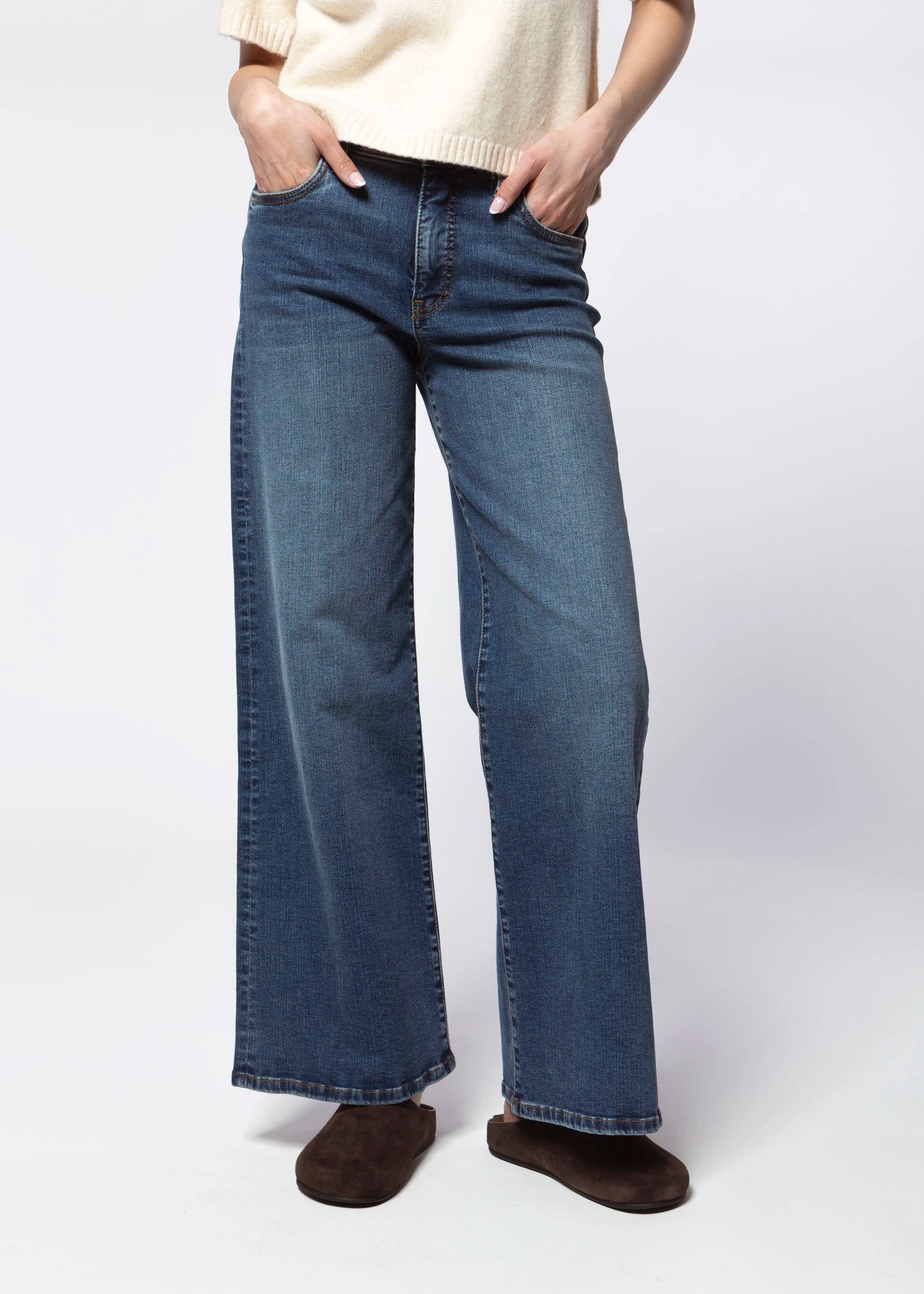 swatch_Denim kut maya wide leg jean