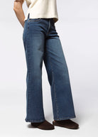 swatch_Denim kut maya wide leg jean