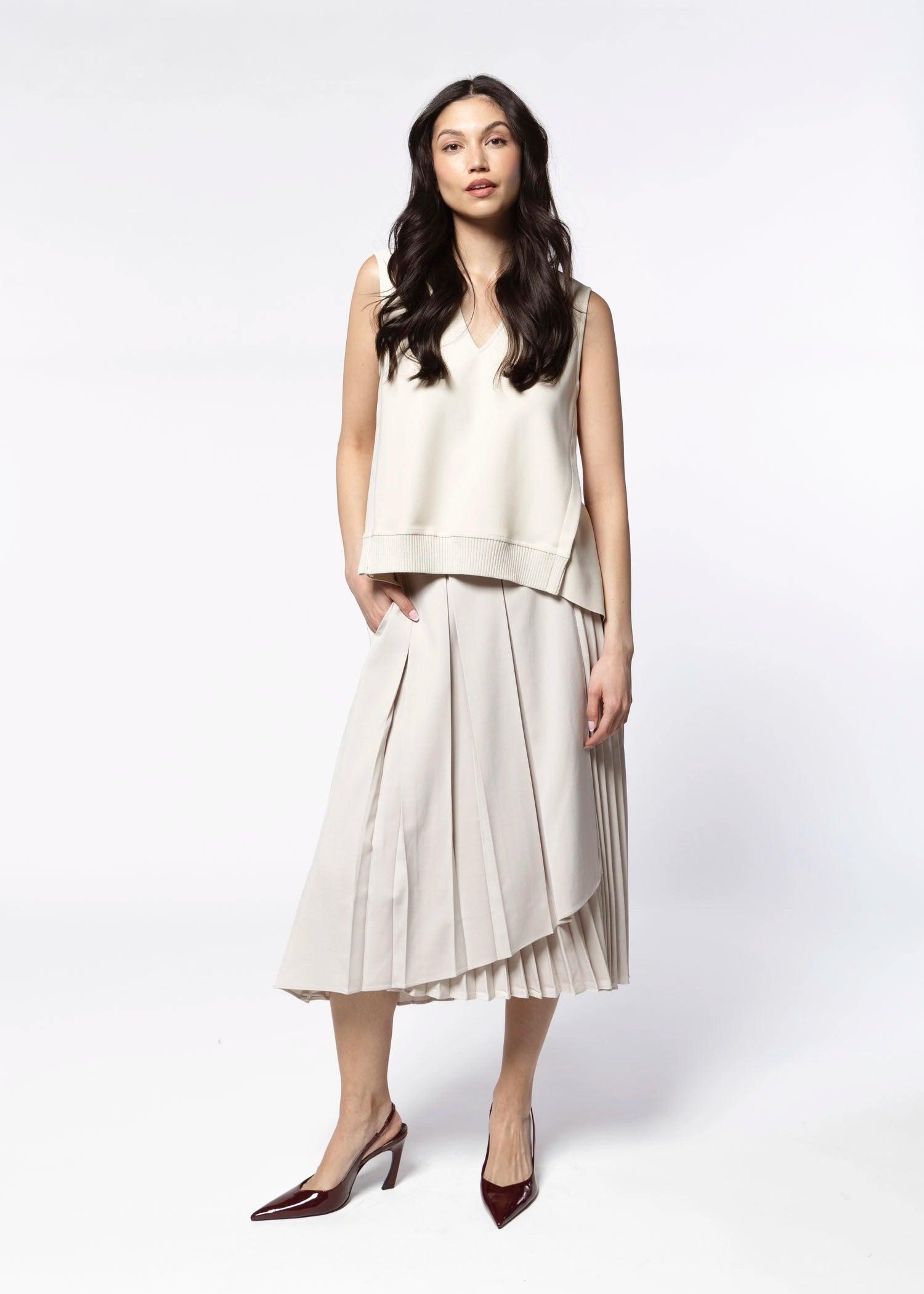 swatch_Beige johnnie pleated skirt