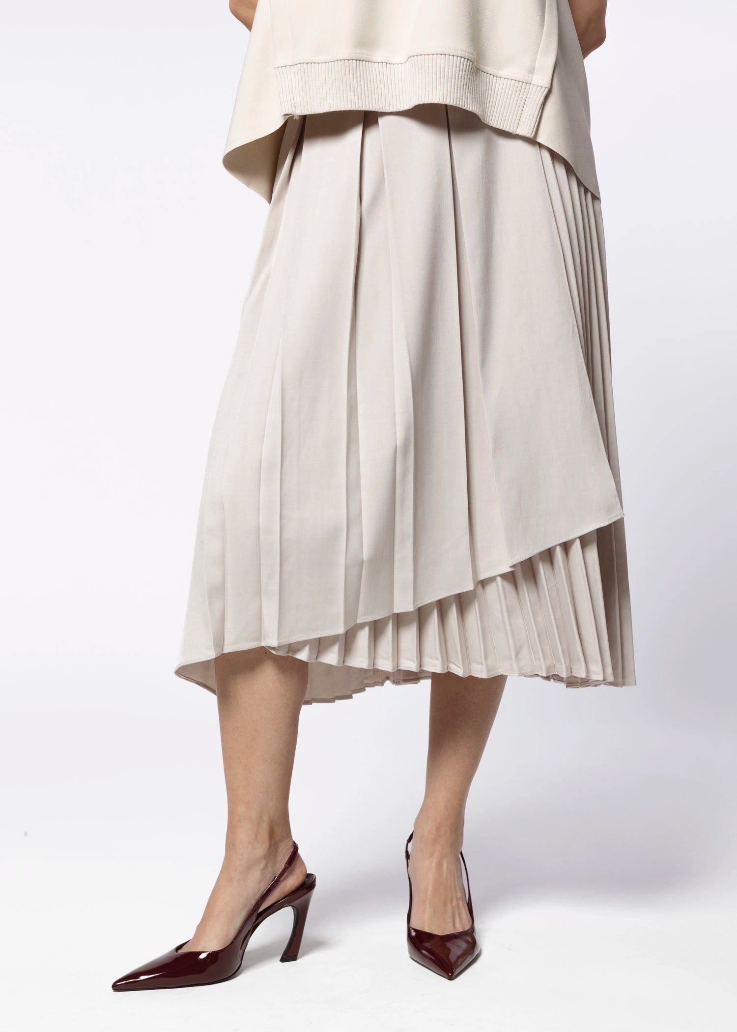 swatch_Beige johnnie pleated skirt