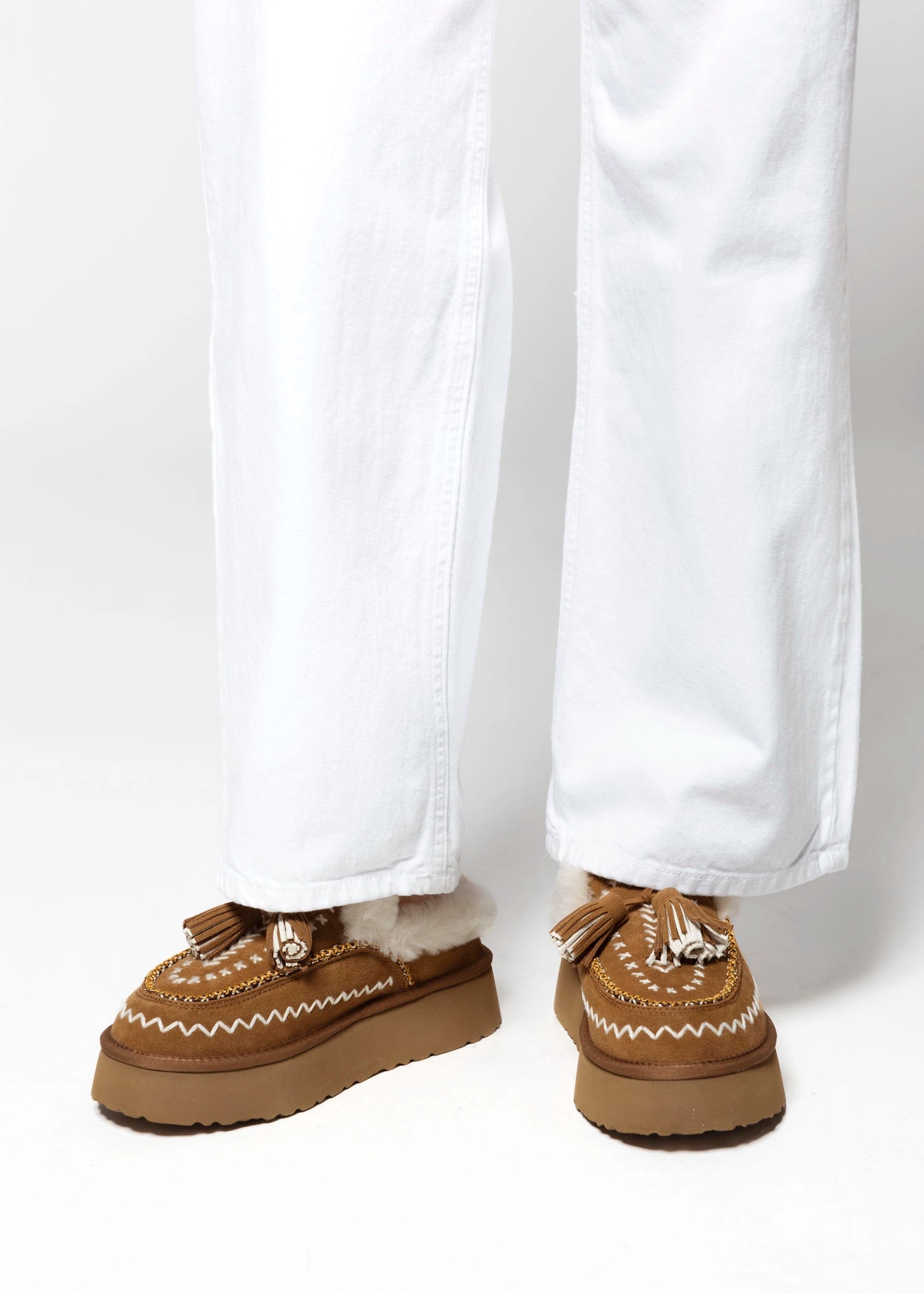 swatch_Camel Suede shearling lined slide