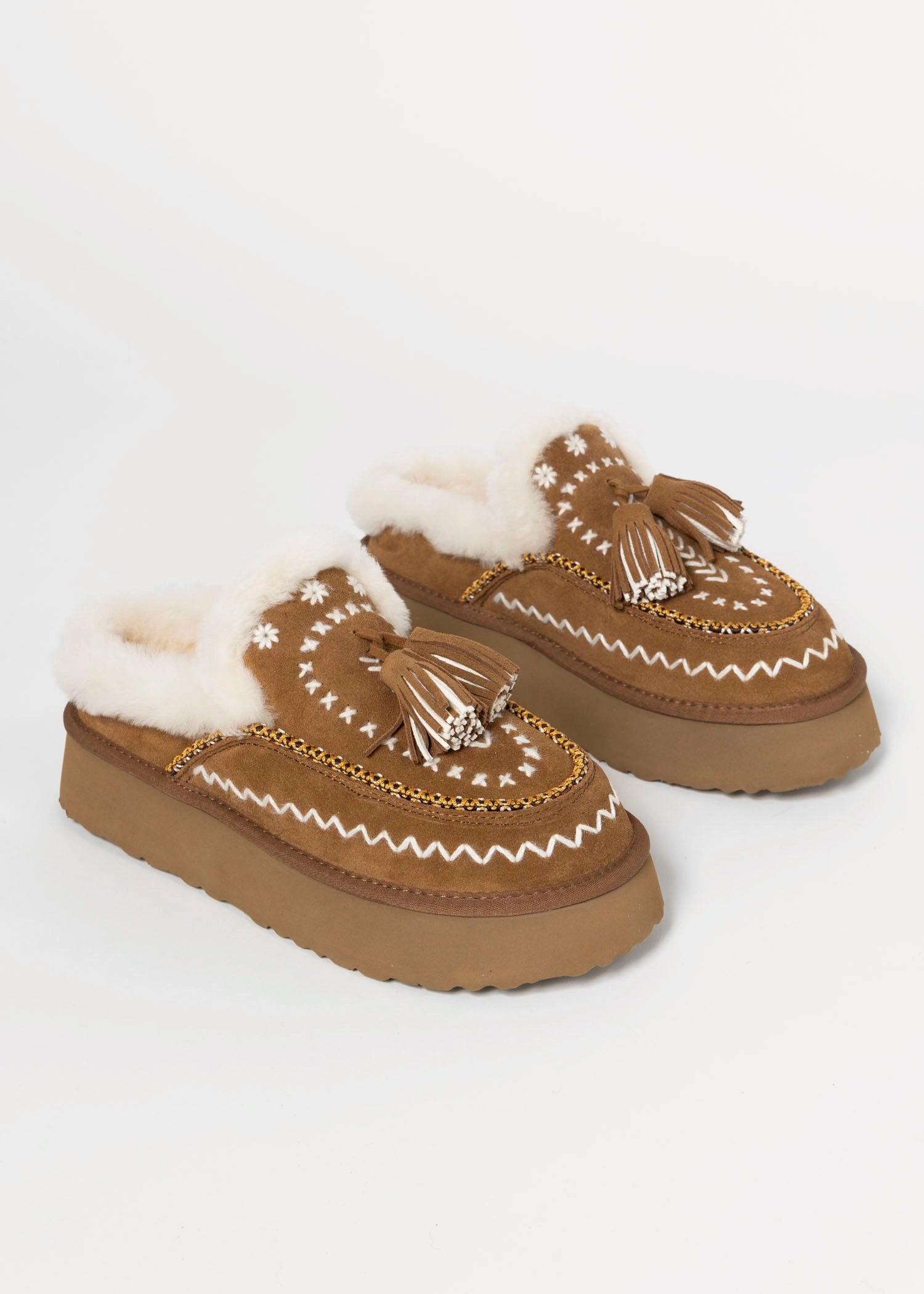 swatch_Camel Suede shearling lined slide