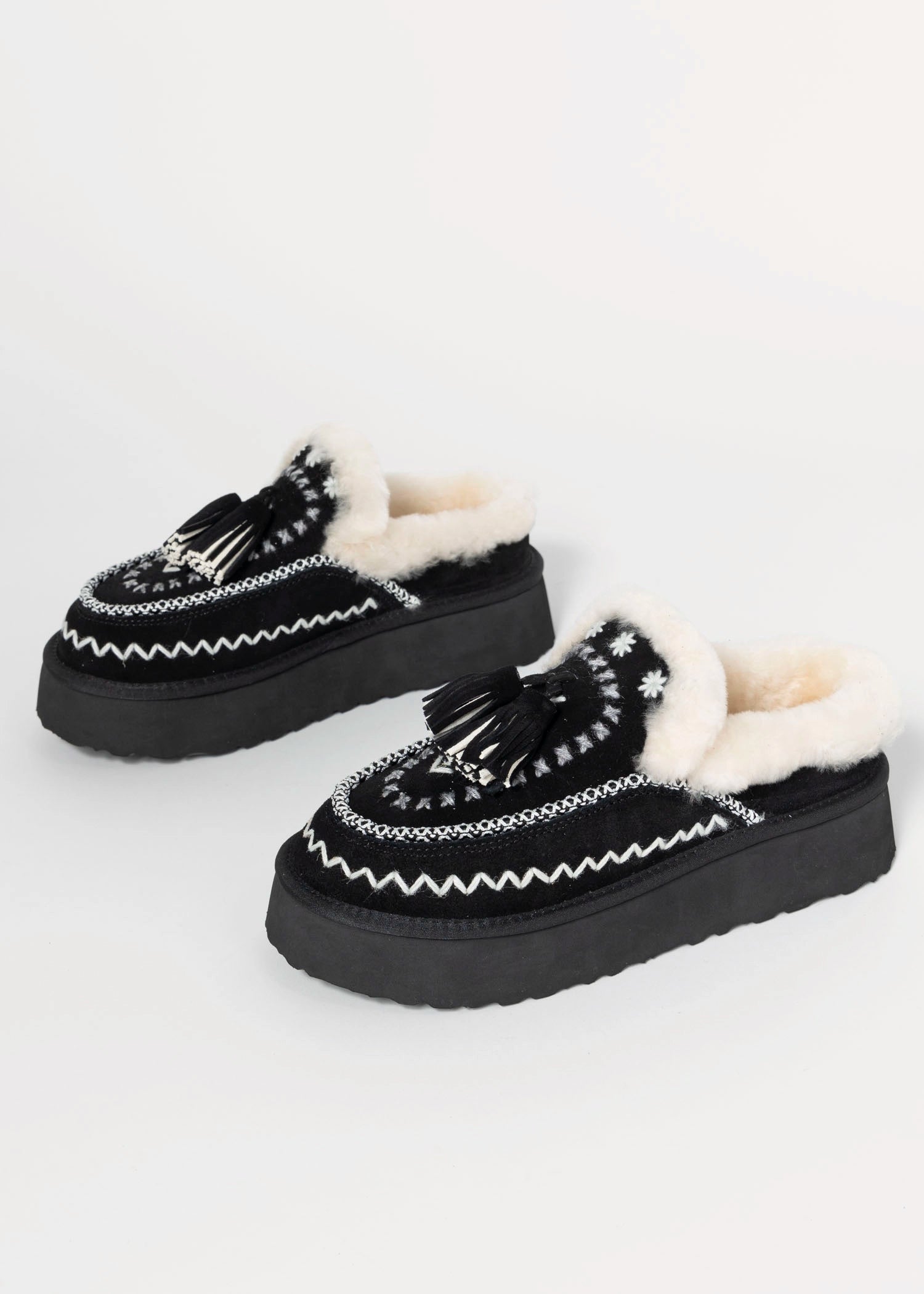 swatch_Black Suede shearling lined slide
