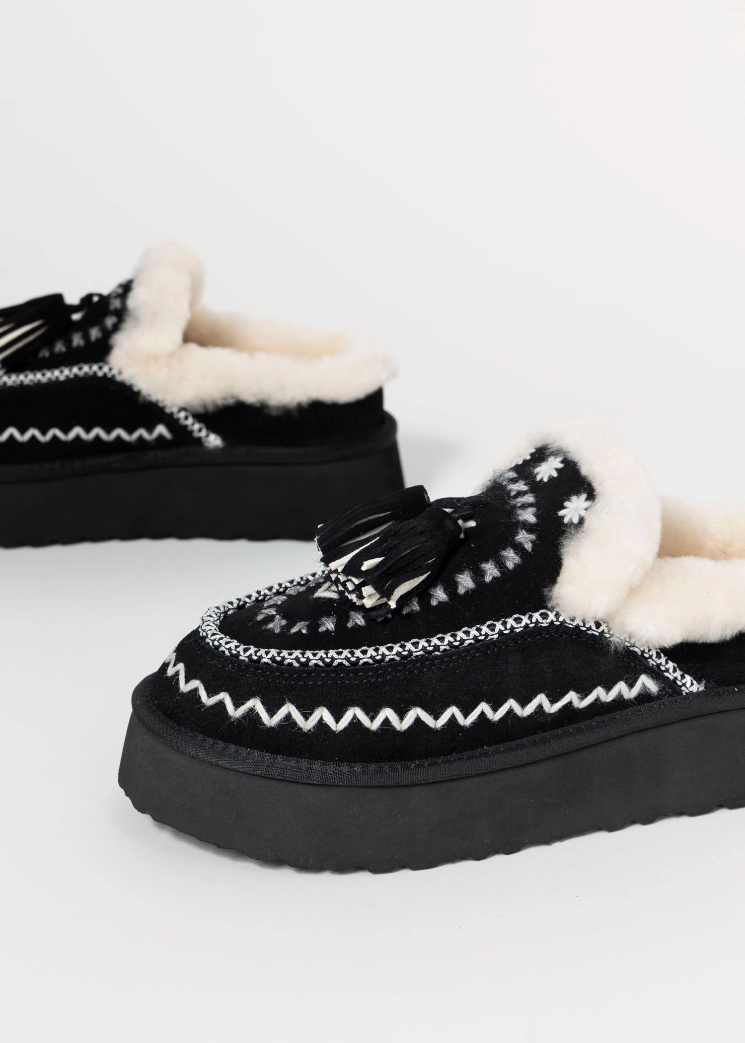 swatch_Black Suede shearling lined slide