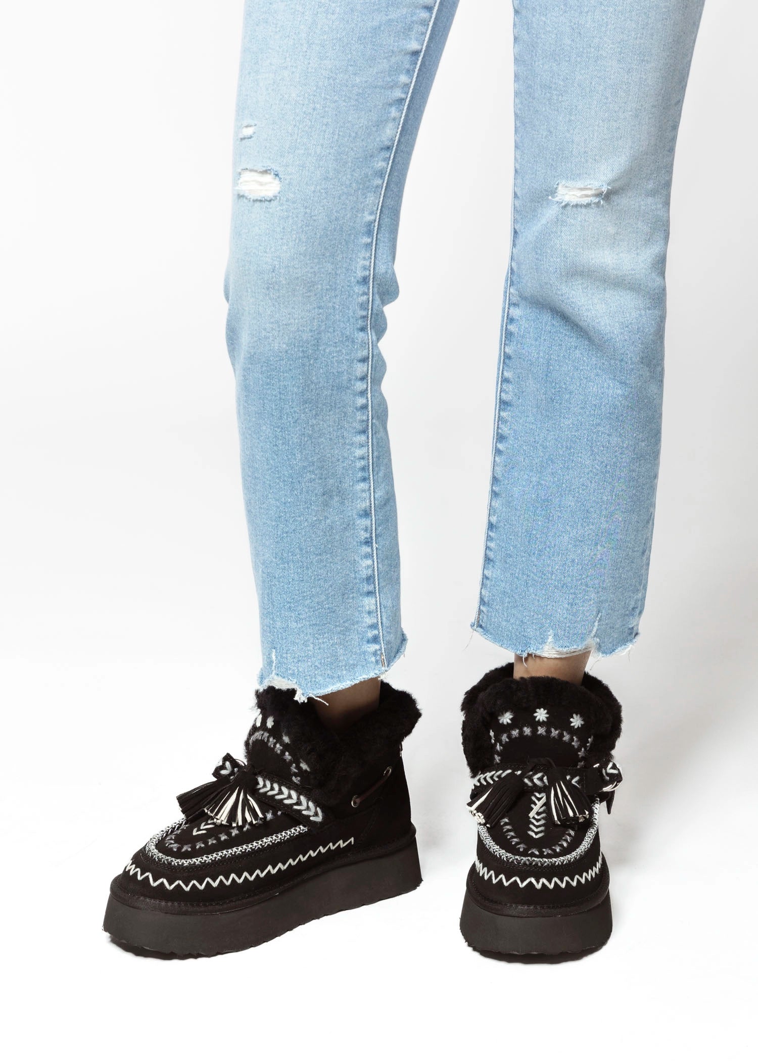 swatch_Black Suede shearling lined boot