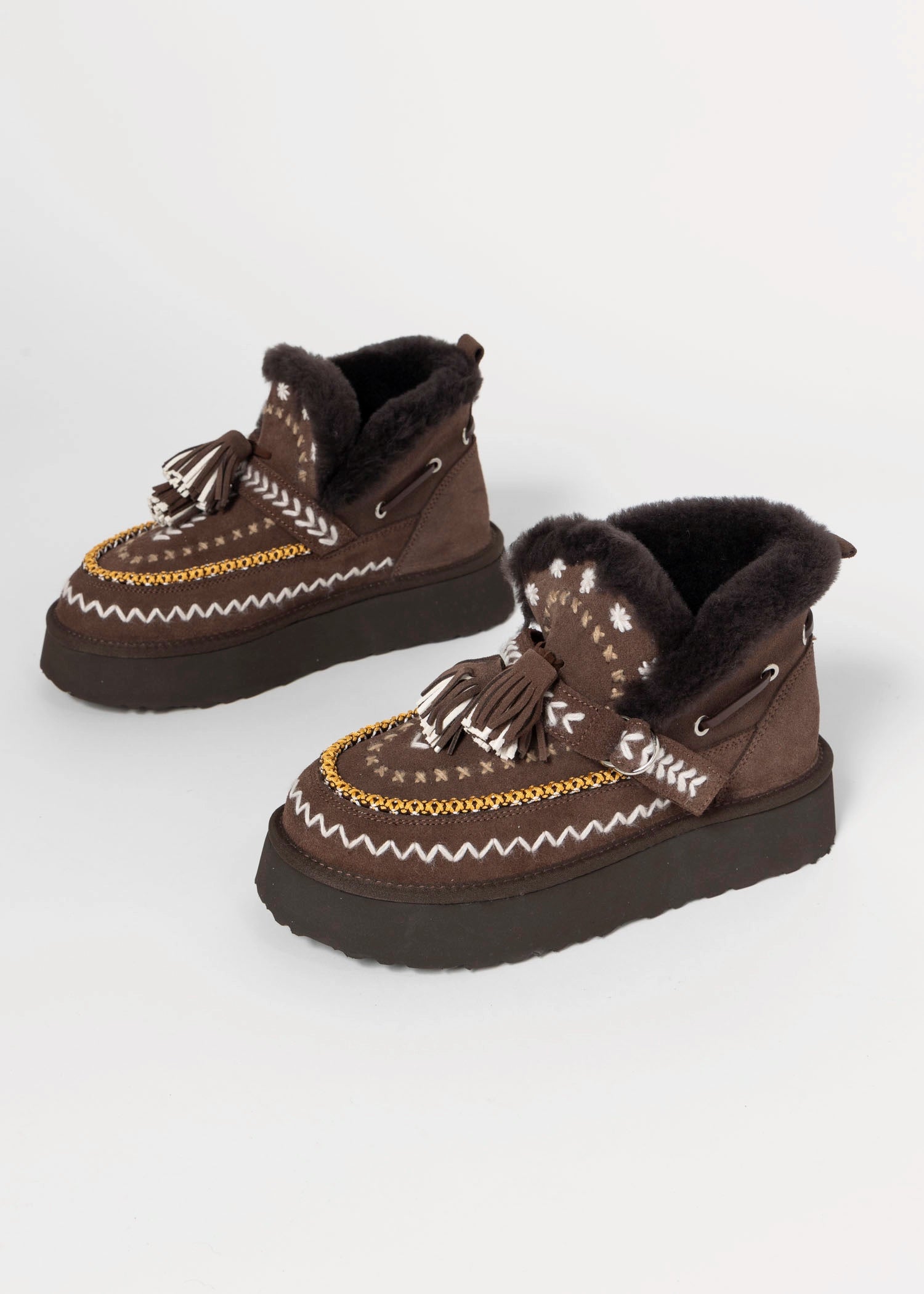 swatch_Coffee Suede shearling lined boot