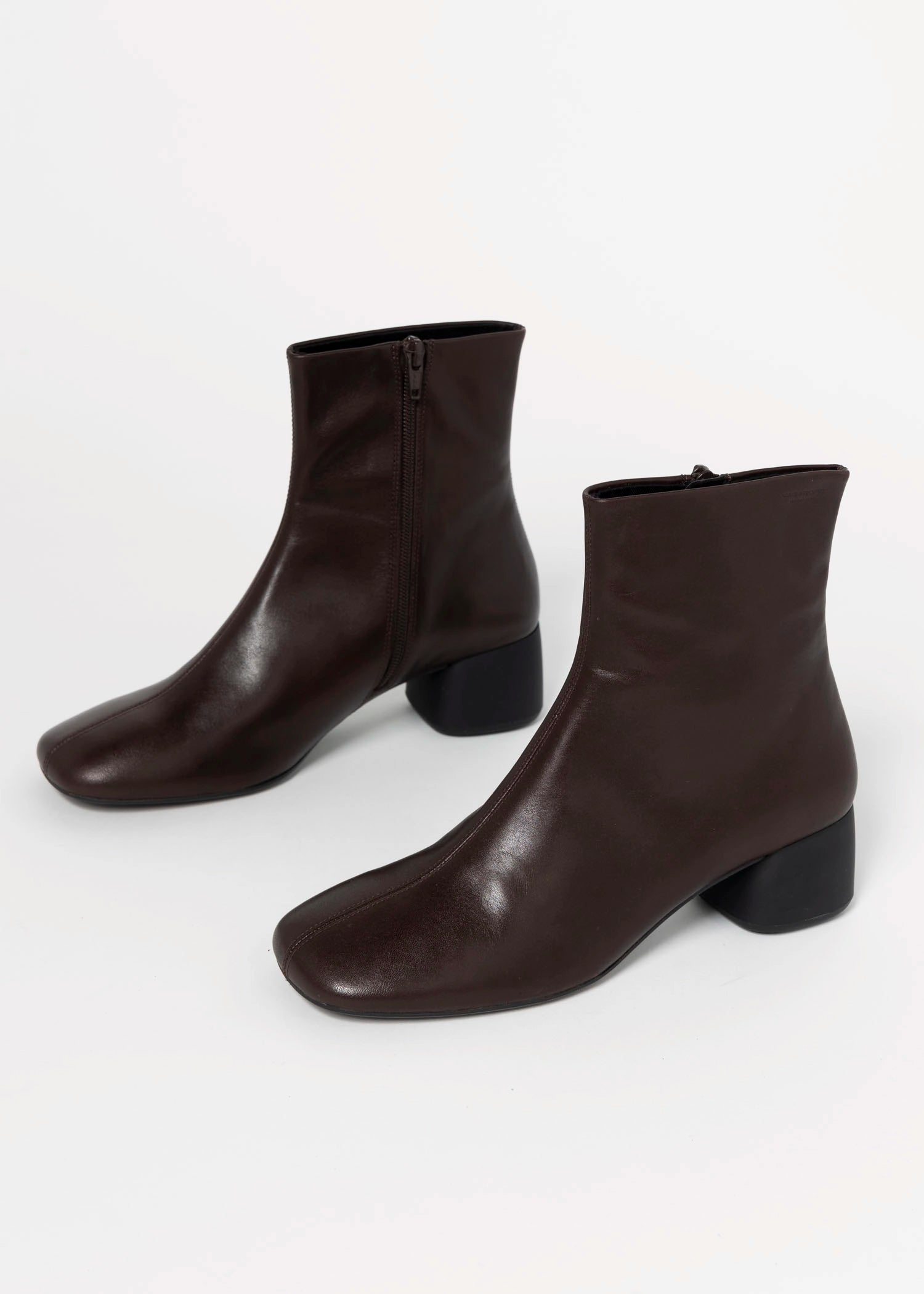 swatch_Chocolate Leather vagabond livia ankle boot