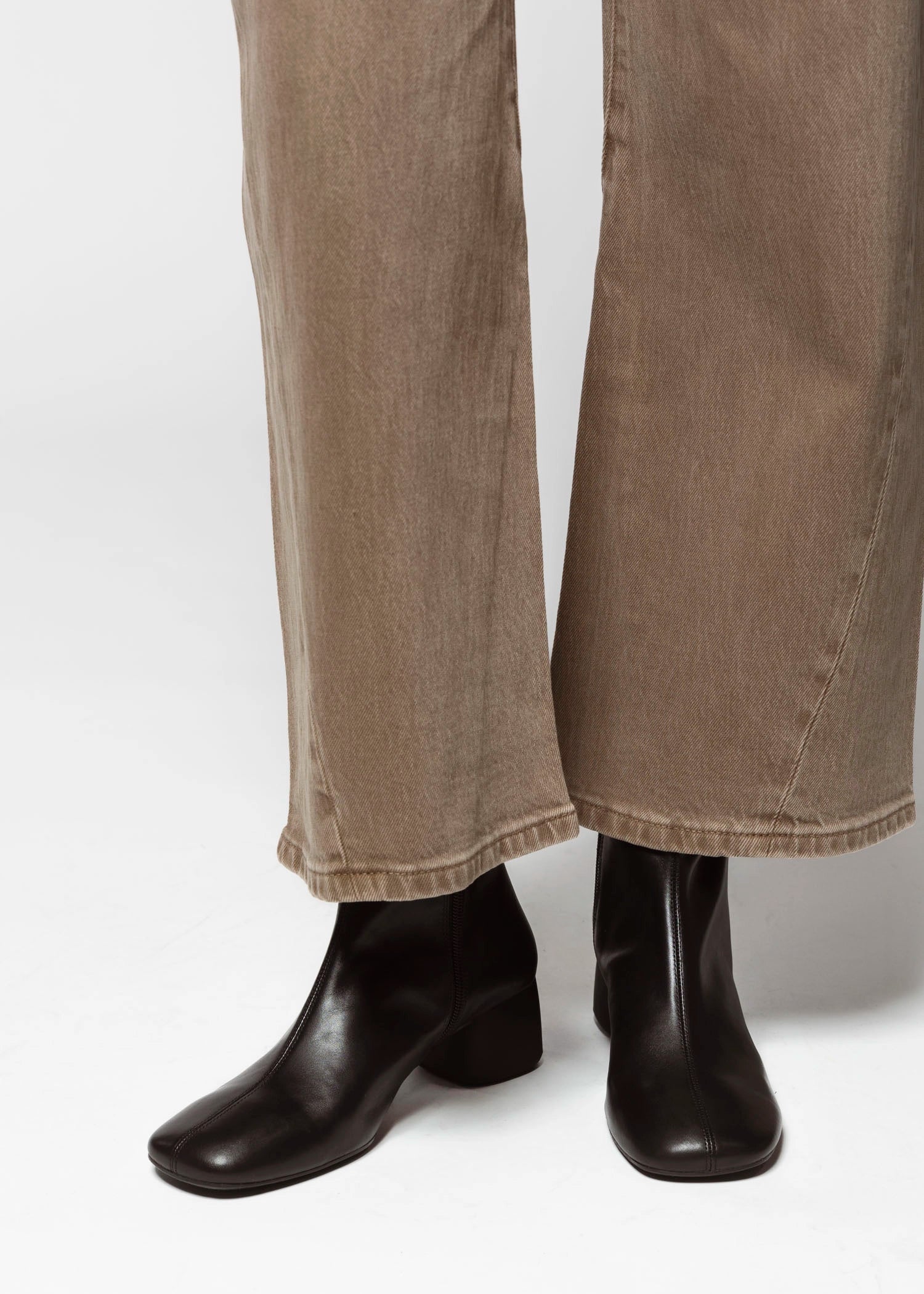 swatch_Black Leather vagabond livia ankle boot