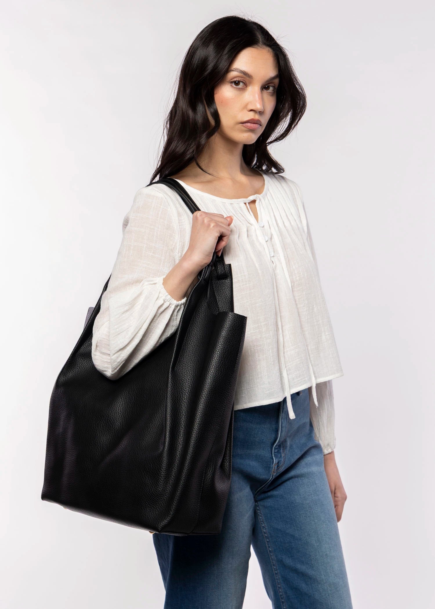 swatch_Black maeve tote