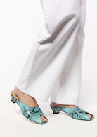 swatch_Turquoise Snake leather peep toe mule L'idea