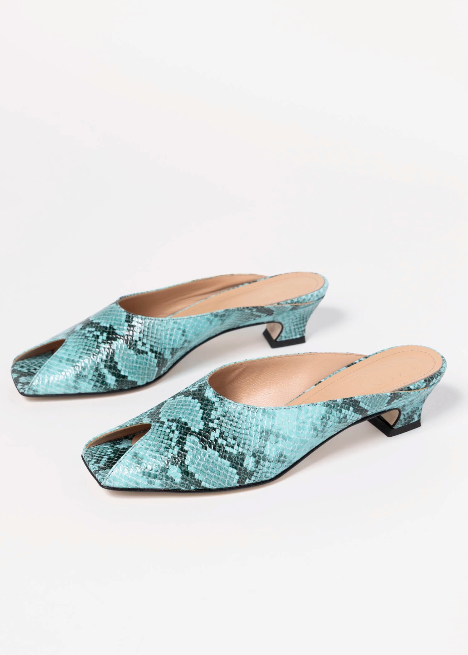swatch_Turquoise Snake leather peep toe mule L'idea
