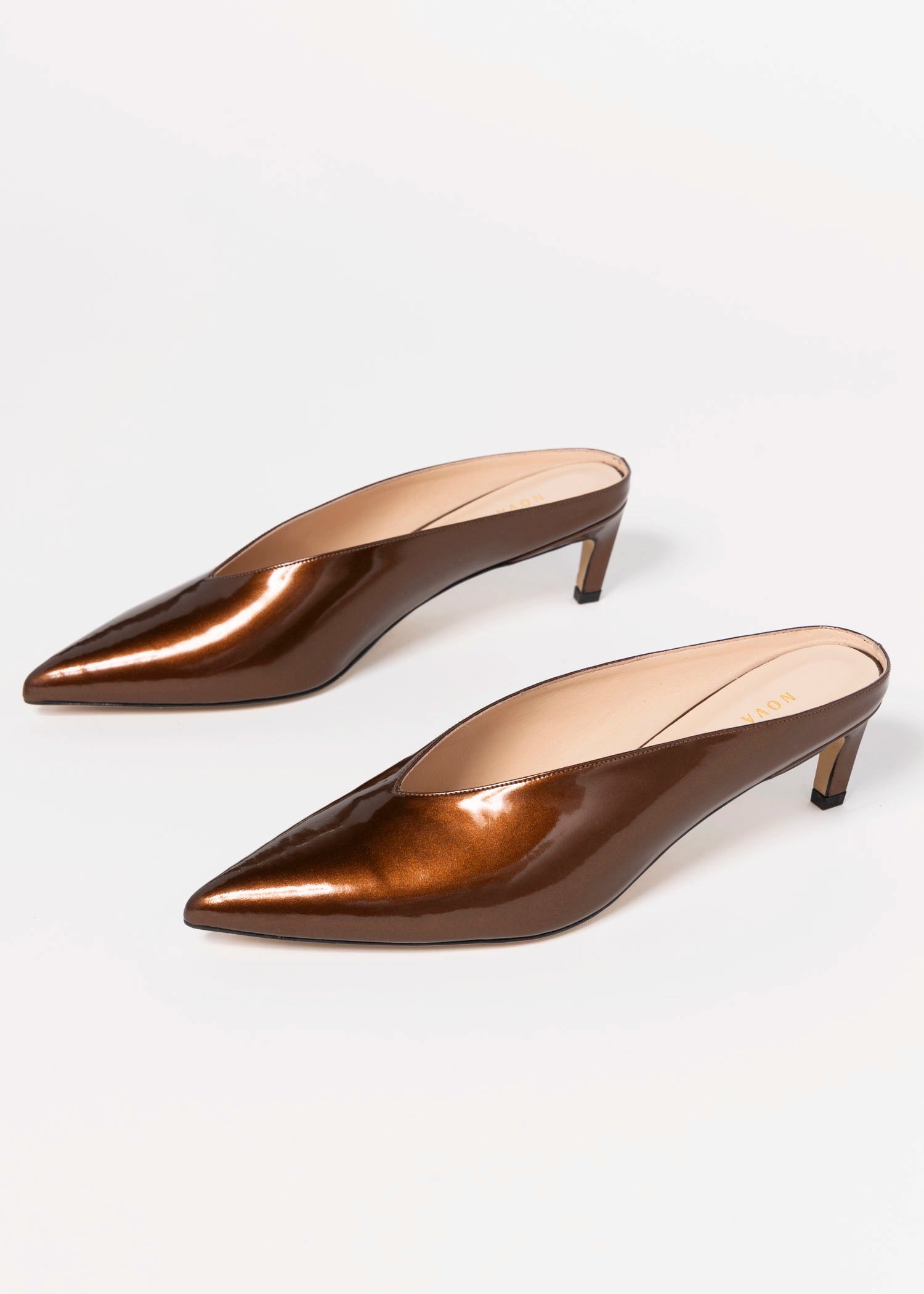 swatch_Bronze Patent pointed toe mule