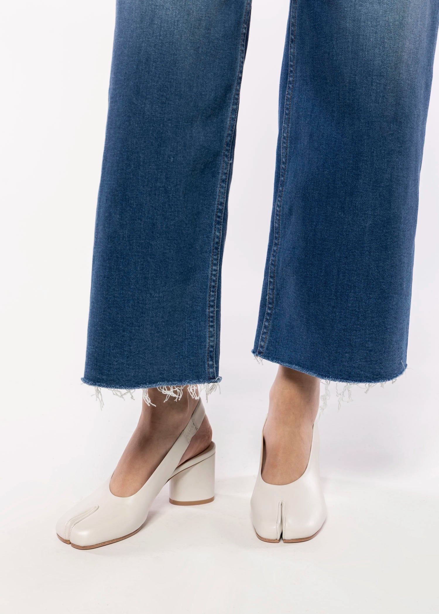 swatch_Bone Leather tabi slingback pump