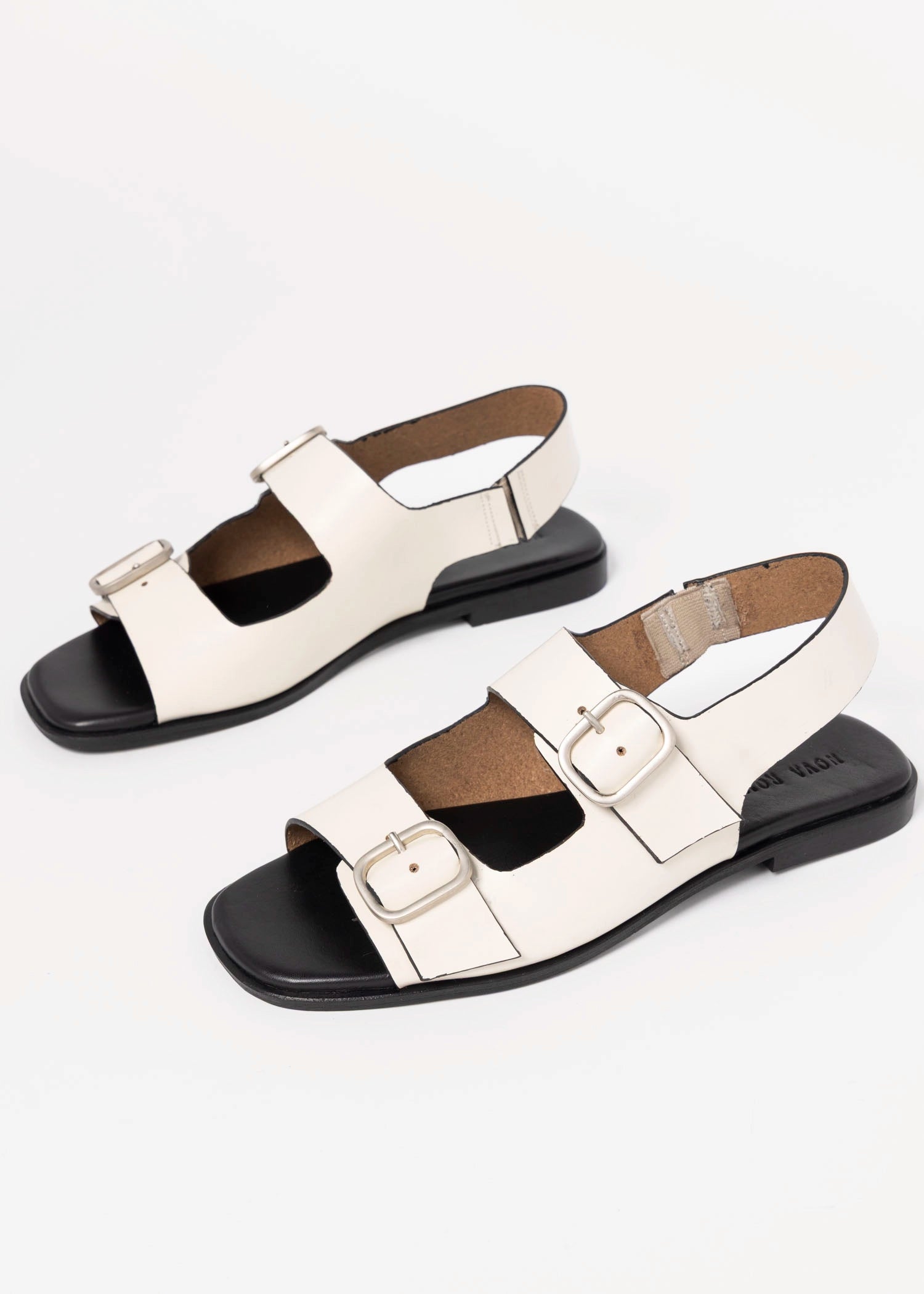 swatch_Off White Leather buckle flat sandal