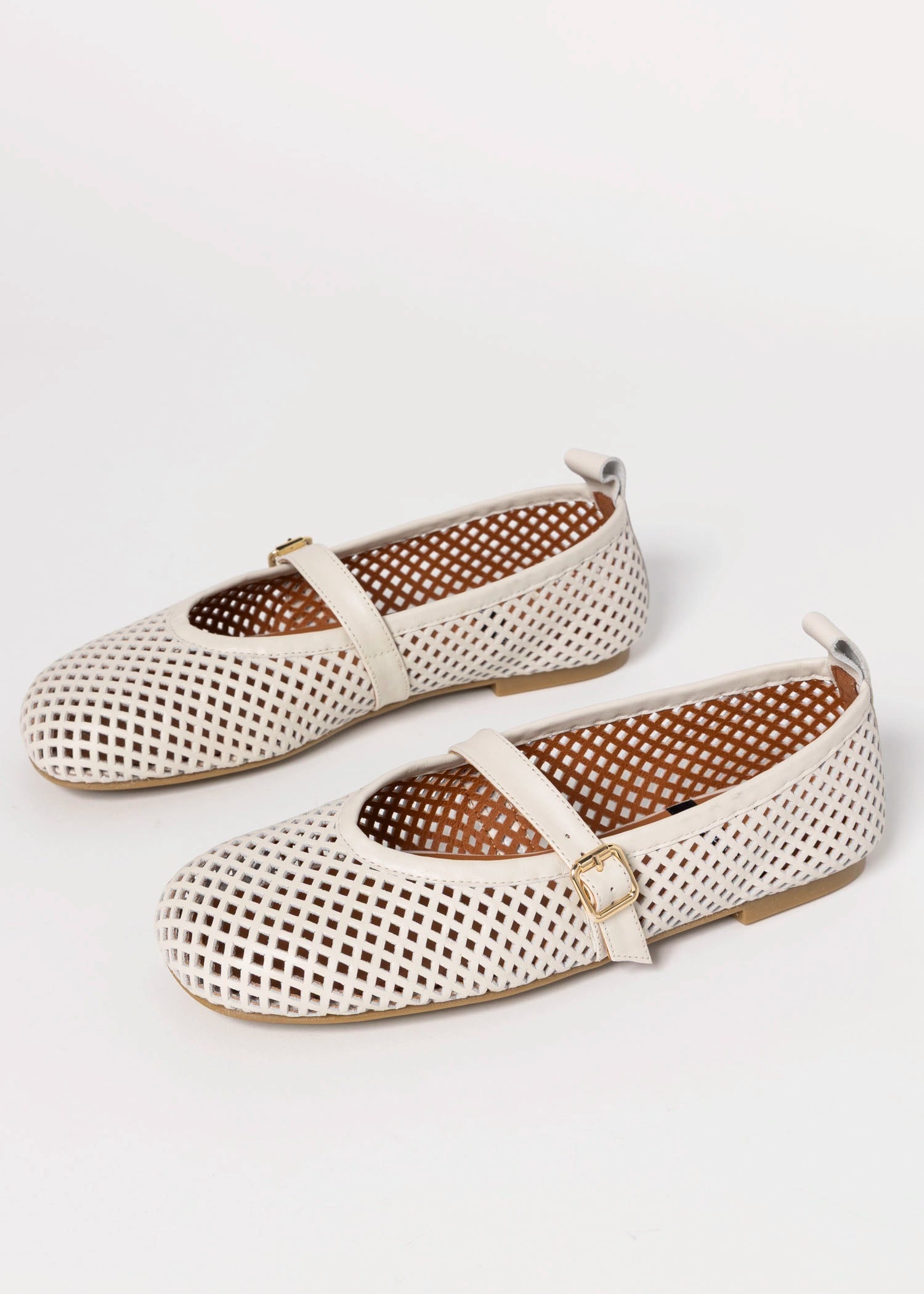 swatch_Bone Leather tiziana perforated flat angel alarcon