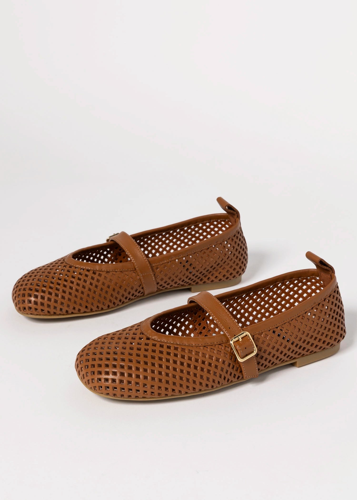 swatch_Cuoio Leather tiziana perforated flat angel alarcon