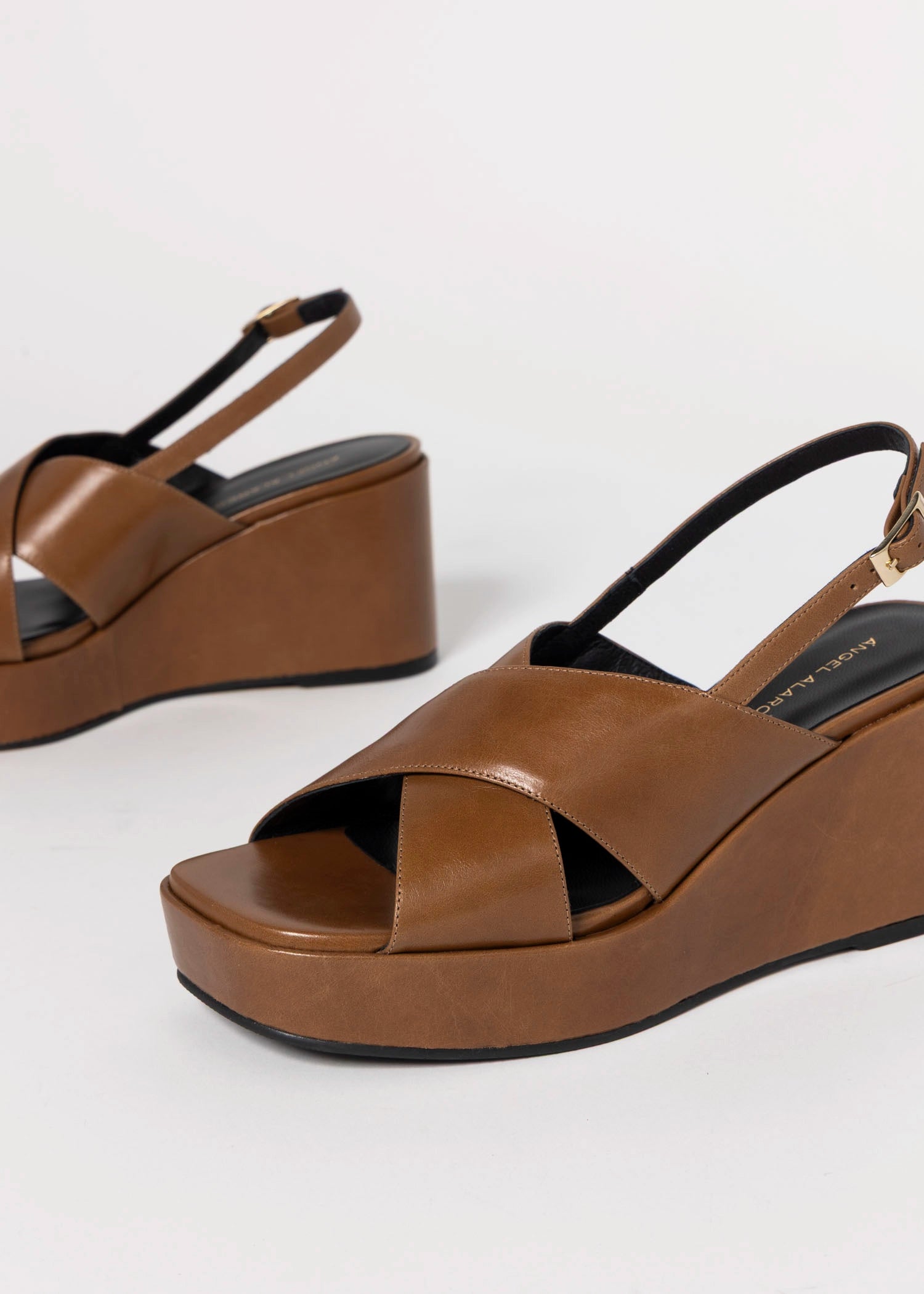 swatch_Caramel Leather stefenia platform sandal angel alarcon