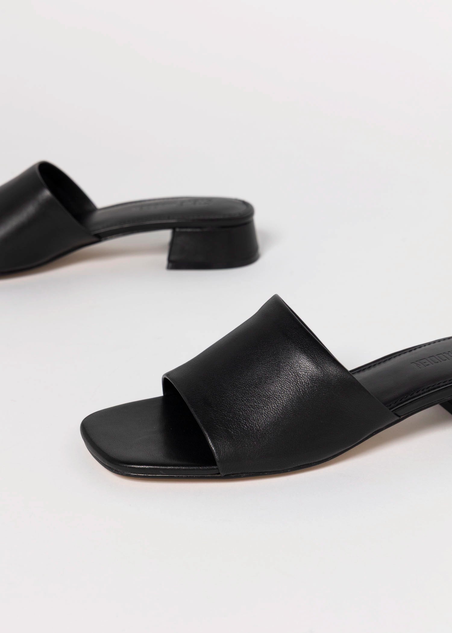 swatch_Black steve madden montgomery slide sandal