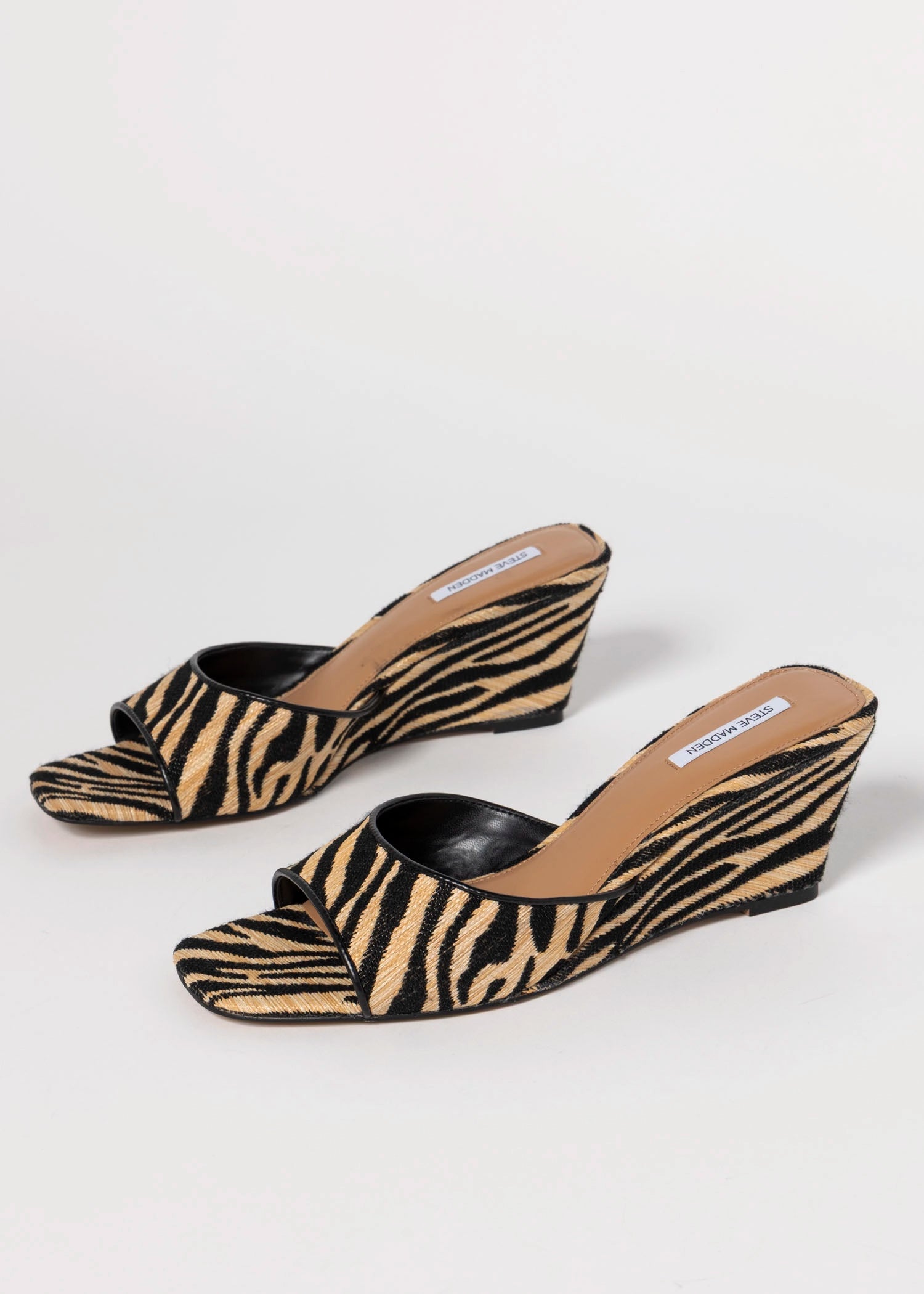 swatch_Zebra steve madden seleste wedge sandal