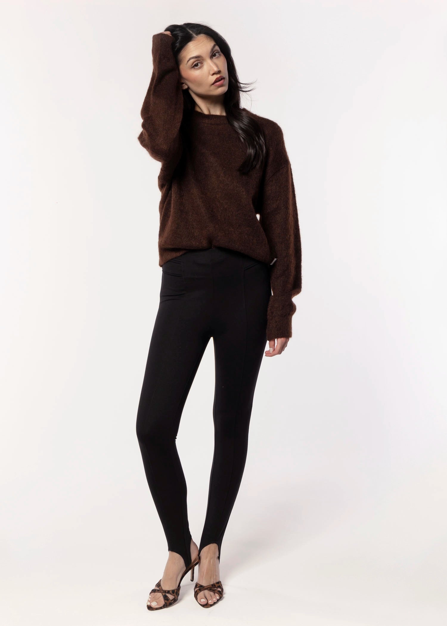 swatch_Black stirrup leggings