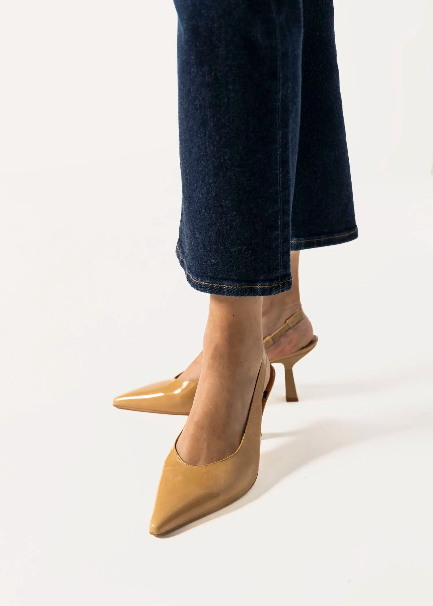 swatch_honey patent violette slingback heels