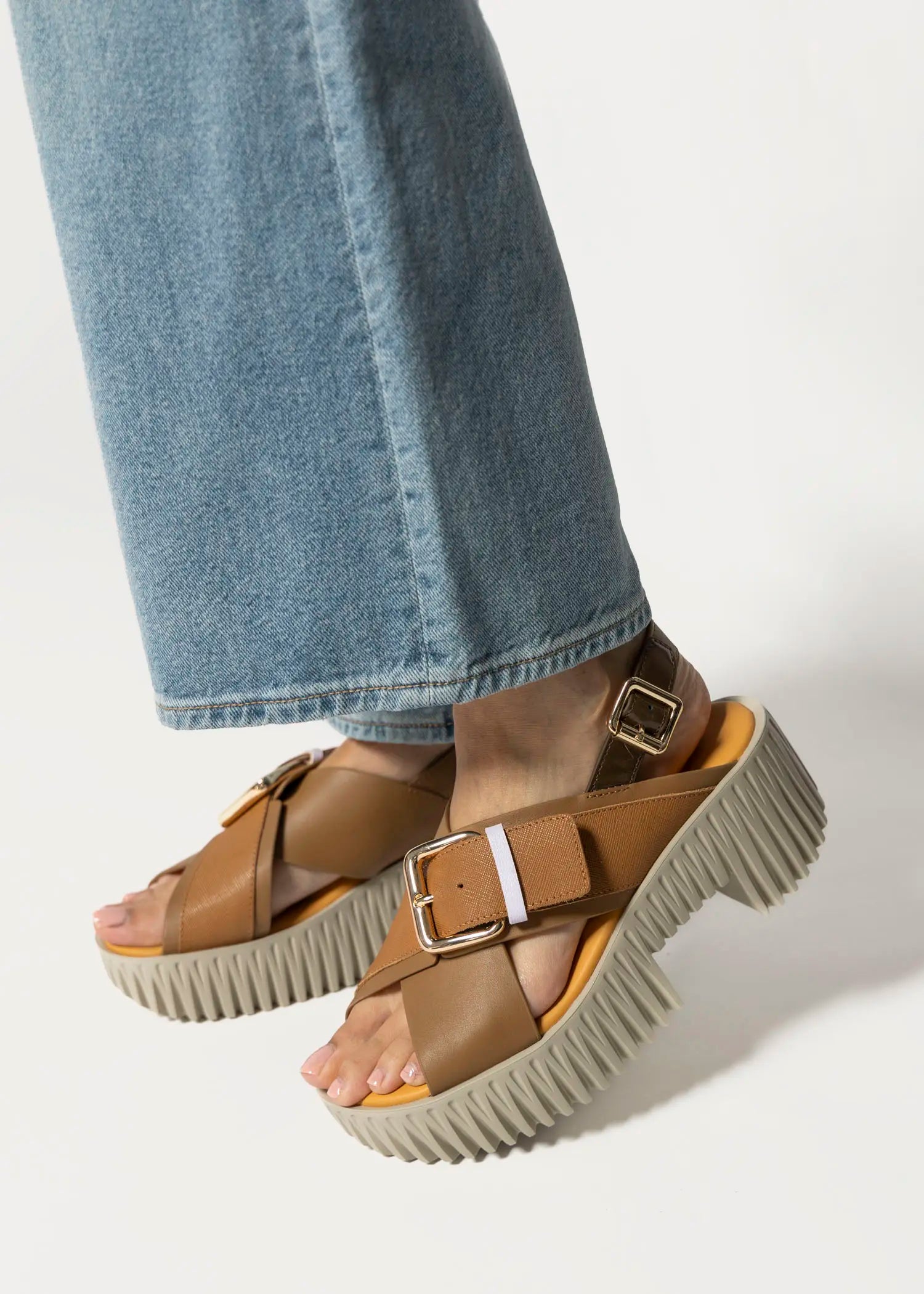 swatch_taupe plia juno sandal platform sandals