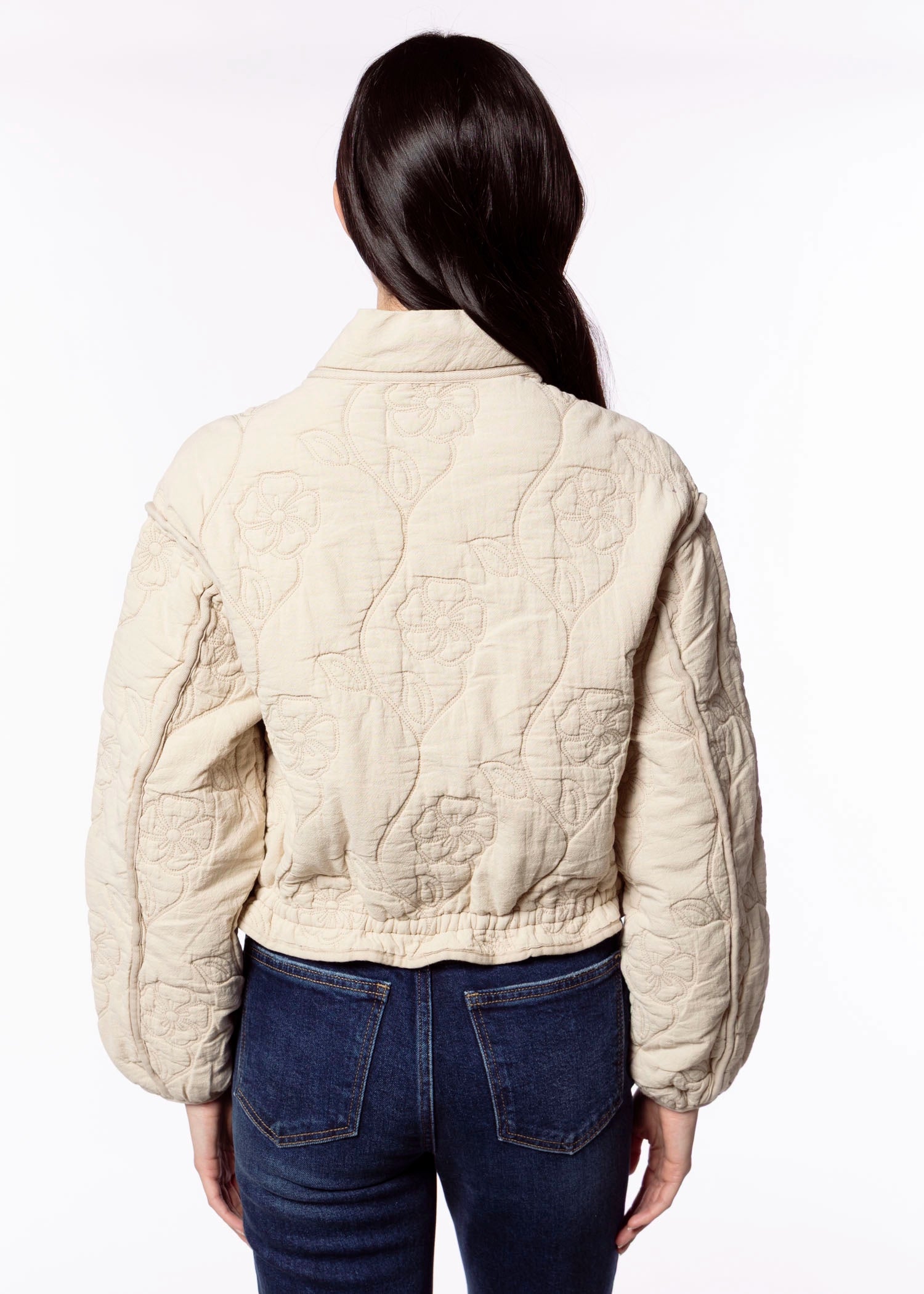 swatch_Vanilla blank nyc floral nylon jacket