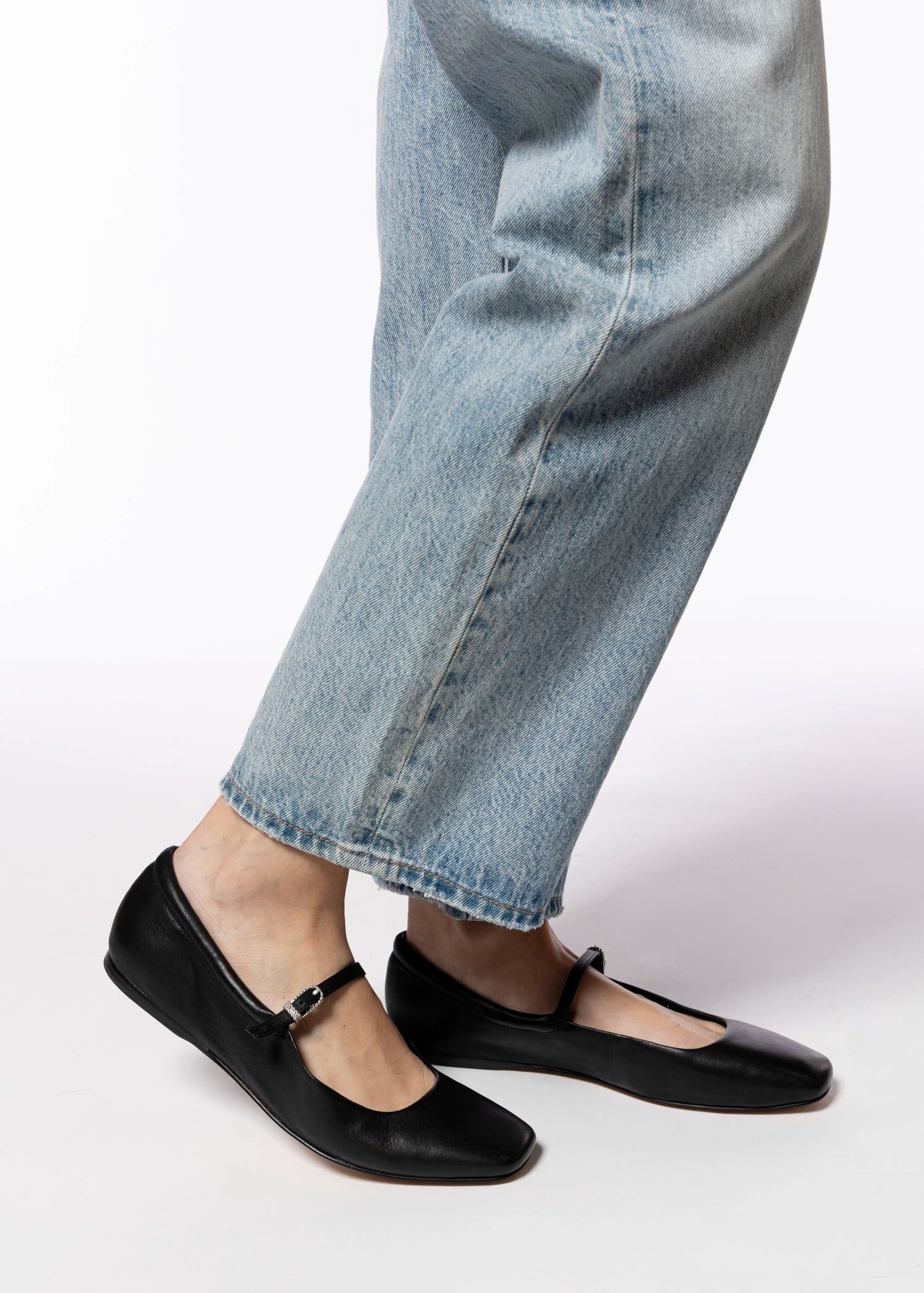 swatch_Black Leather dolce vita reyes ballet flat