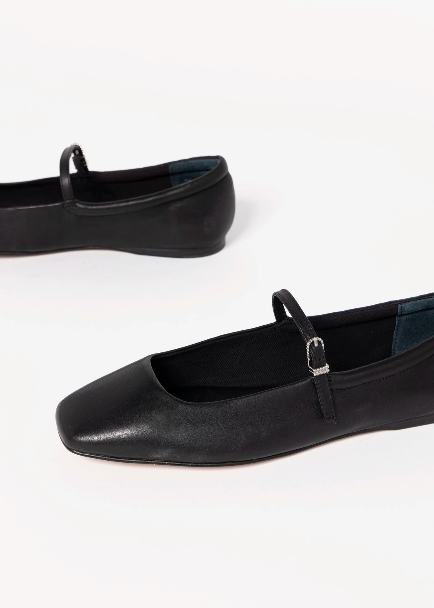 swatch_Black Leather dolce vita reyes ballet flat