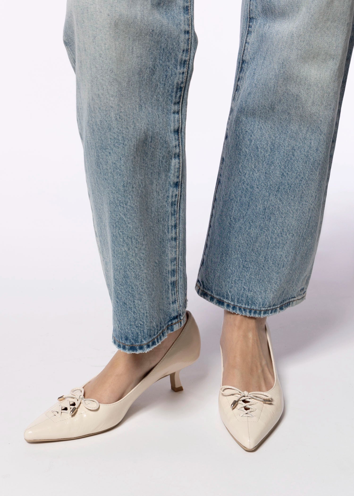 swatch_Bone dolce vita clarie pump