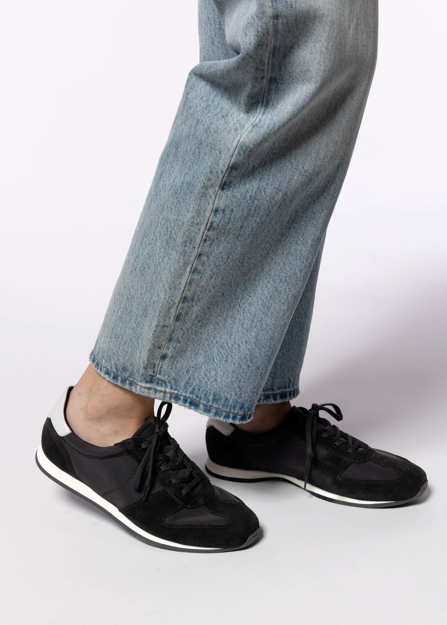 swatch_Black vagabond yasmin sneakers