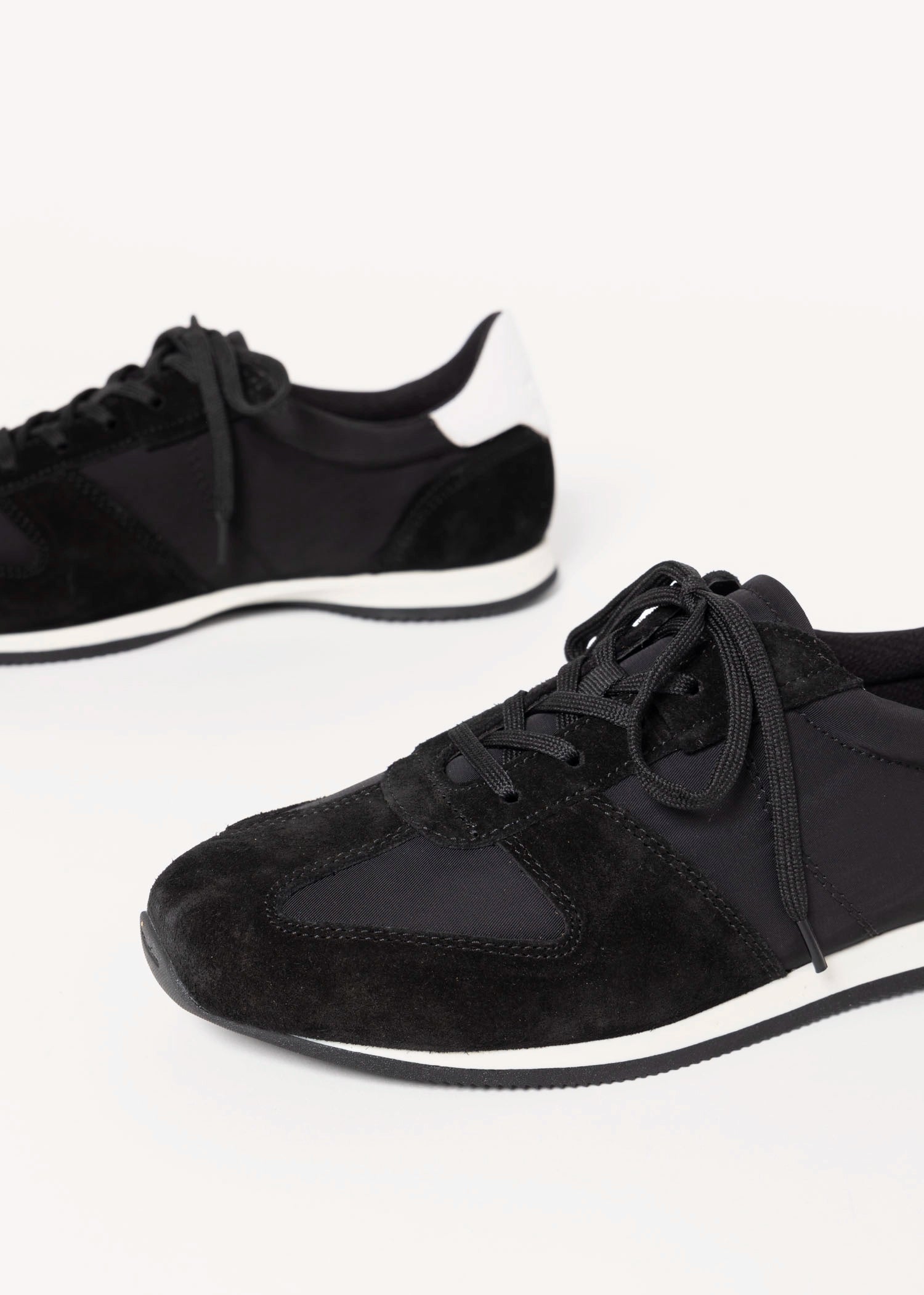 swatch_Black vagabond yasmin sneakers