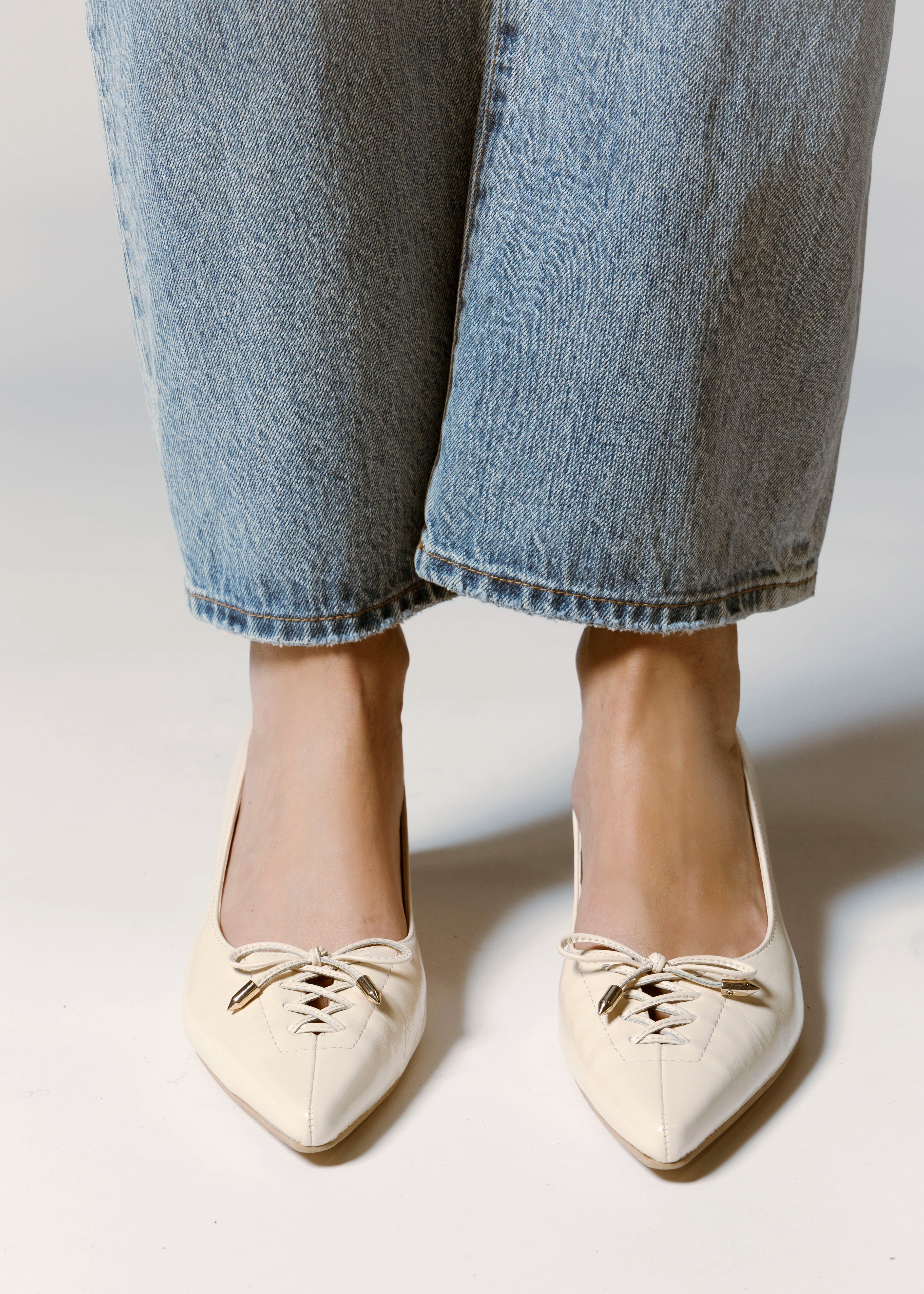 swatch_Bone dolce vita clarie pump