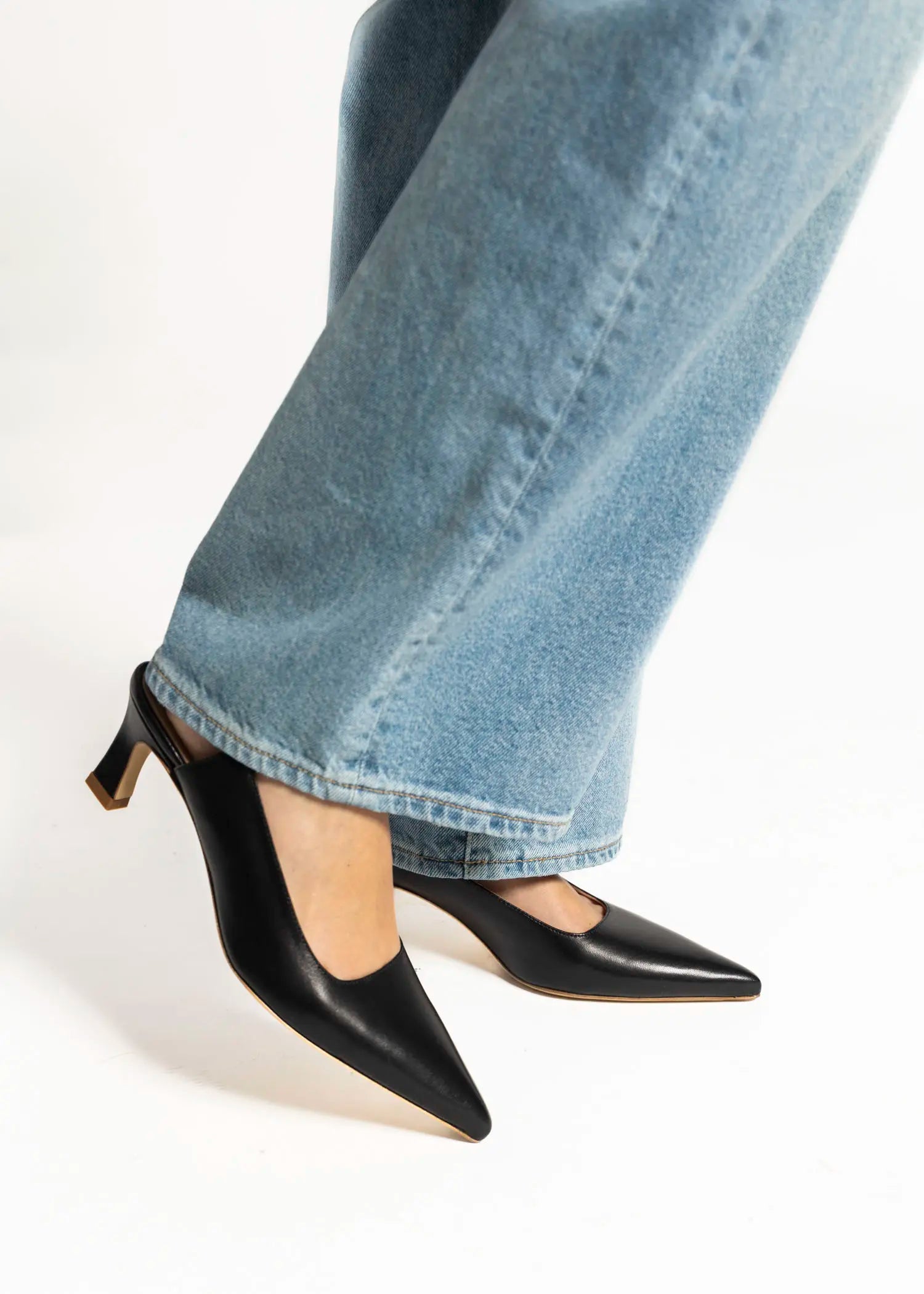 swatch_black leather pointed toe slingback pump heels