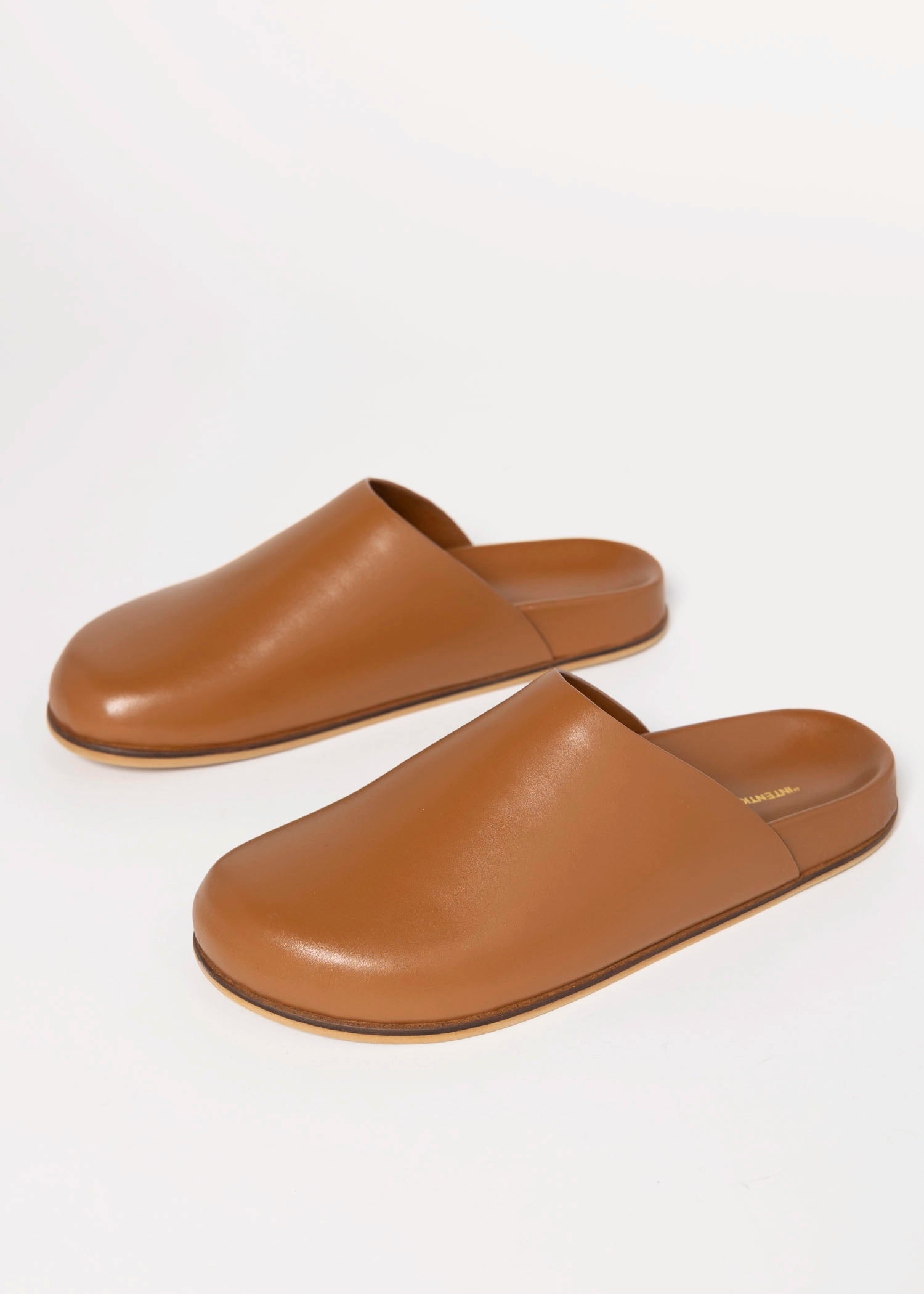 swatch_Caramel intentionally blank agatha leather clog