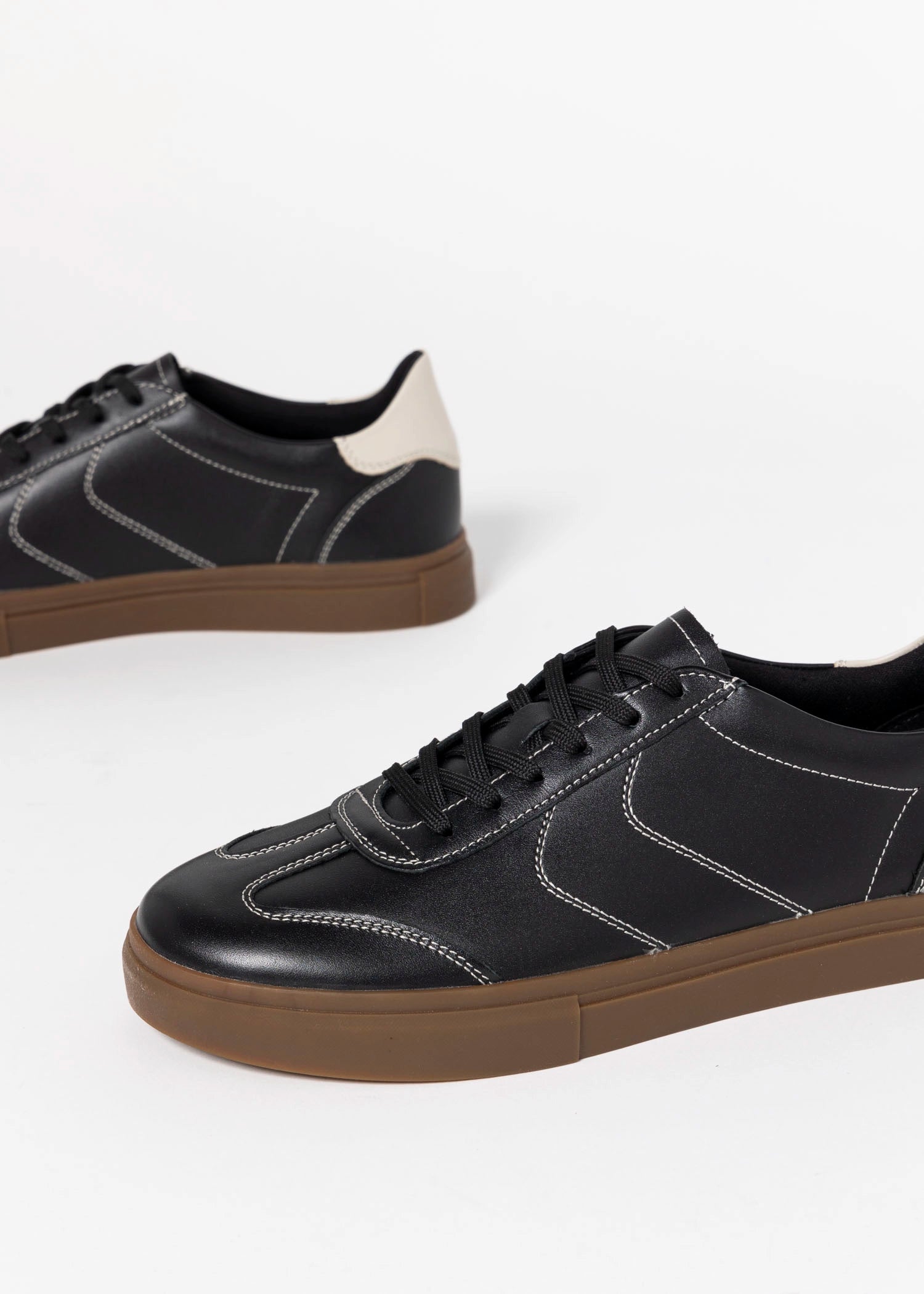swatch_Black vagabond cody sneakers