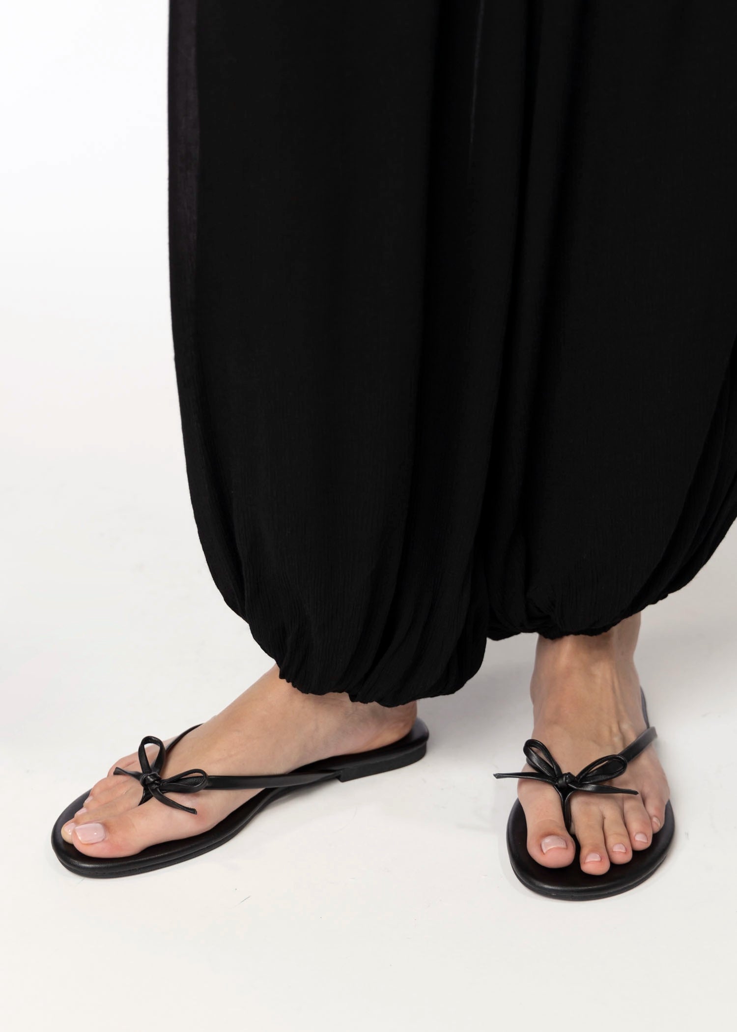 swatch_black wishlist flip flop flat sandals