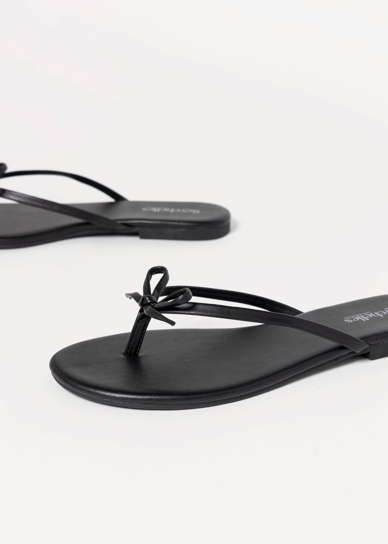 swatch_black wishlist flip flop flat sandals