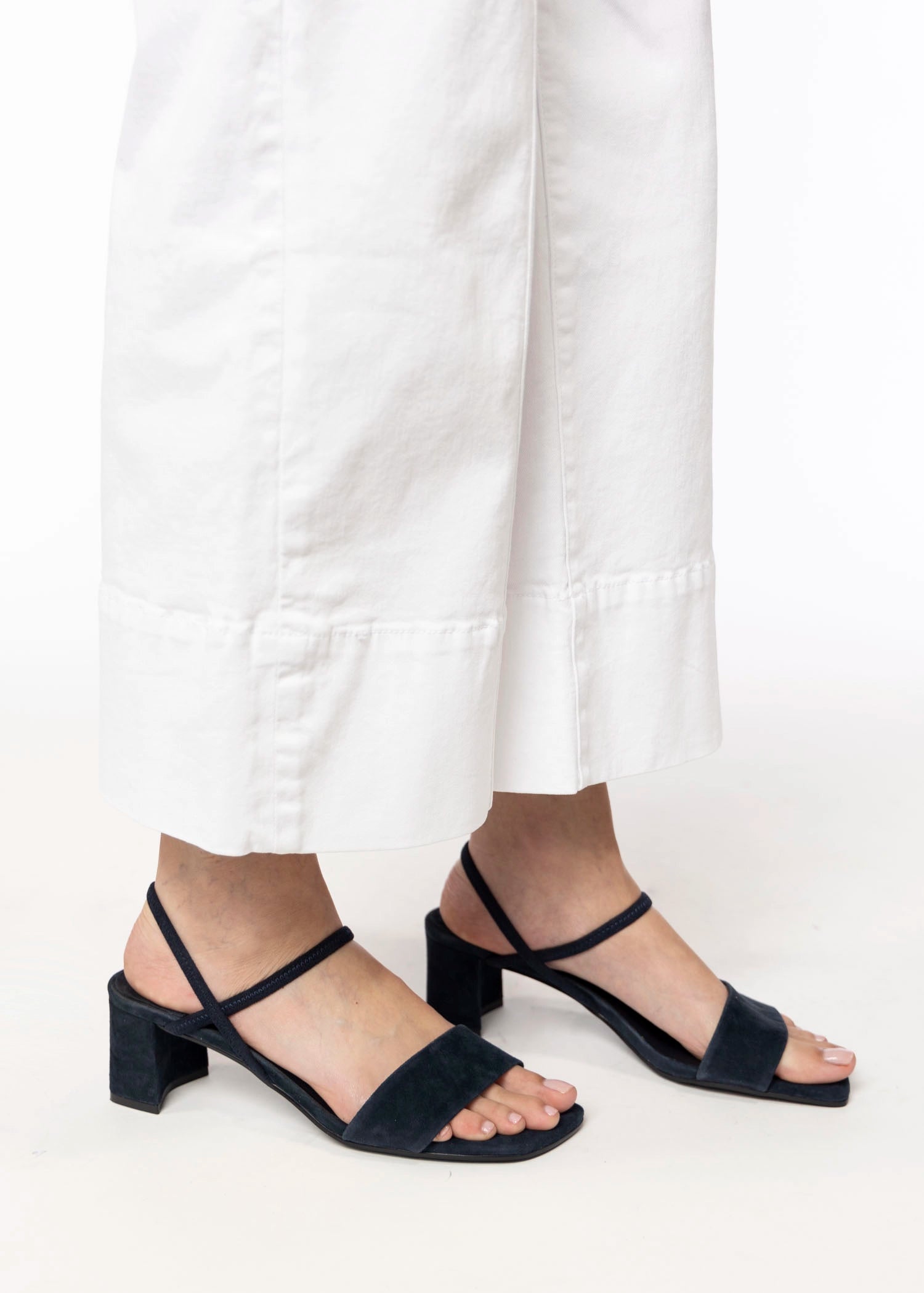 swatch_Navy Suede jeffrey campbell adapt sandal
